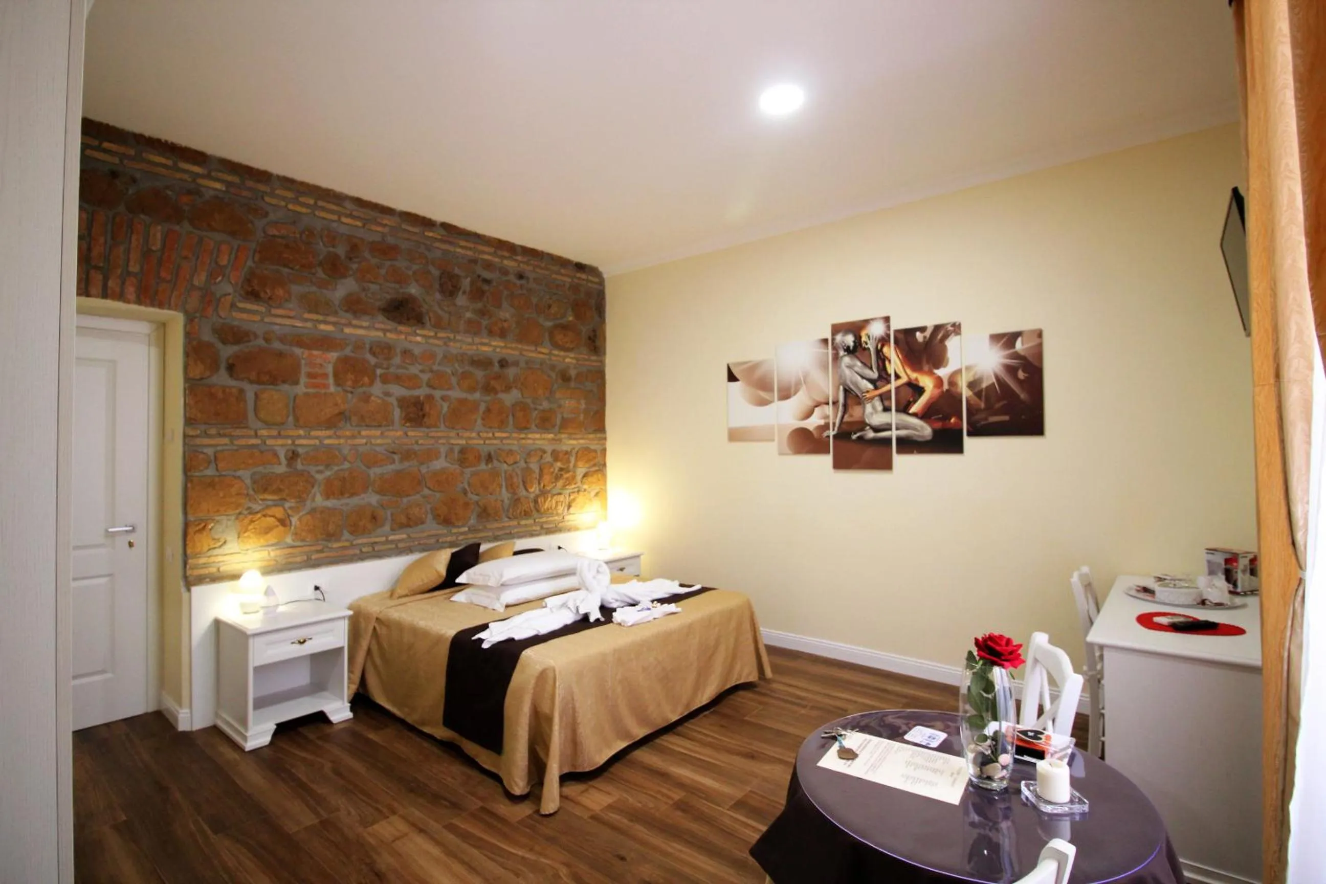 Decorative detail, Bed in Freedom Love B&B