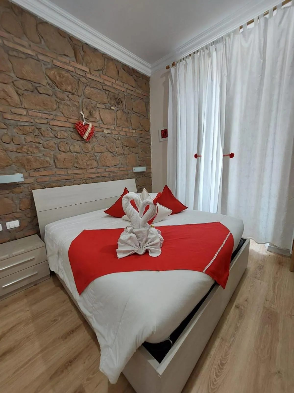 Photo of the whole room, Bed in Freedom Love B&B