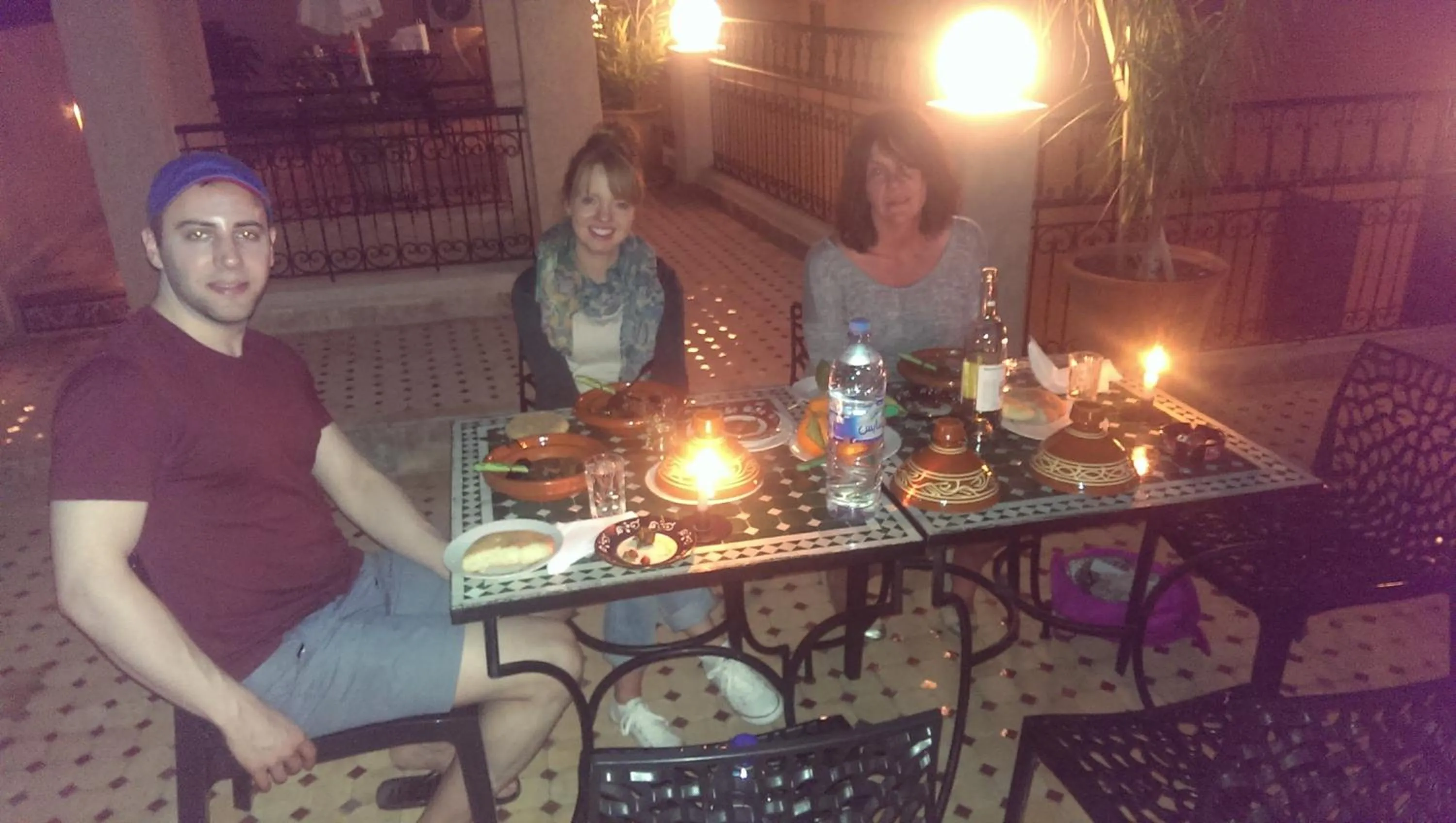 People in Riad Les Chrifis Navette Aéroport 24 sur 24