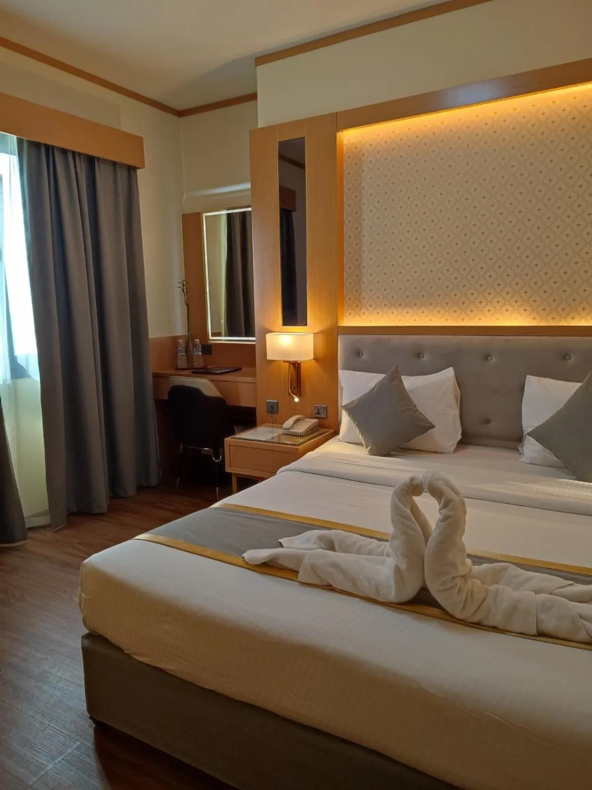 Bedroom, Bed in York International Hotel