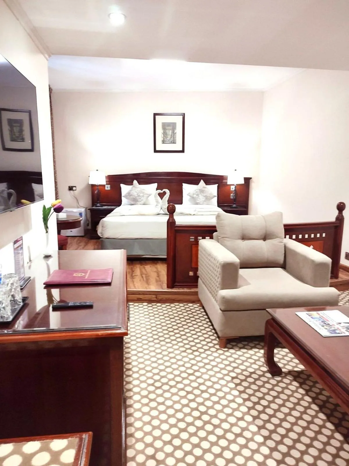 Bedroom, Bed in York International Hotel