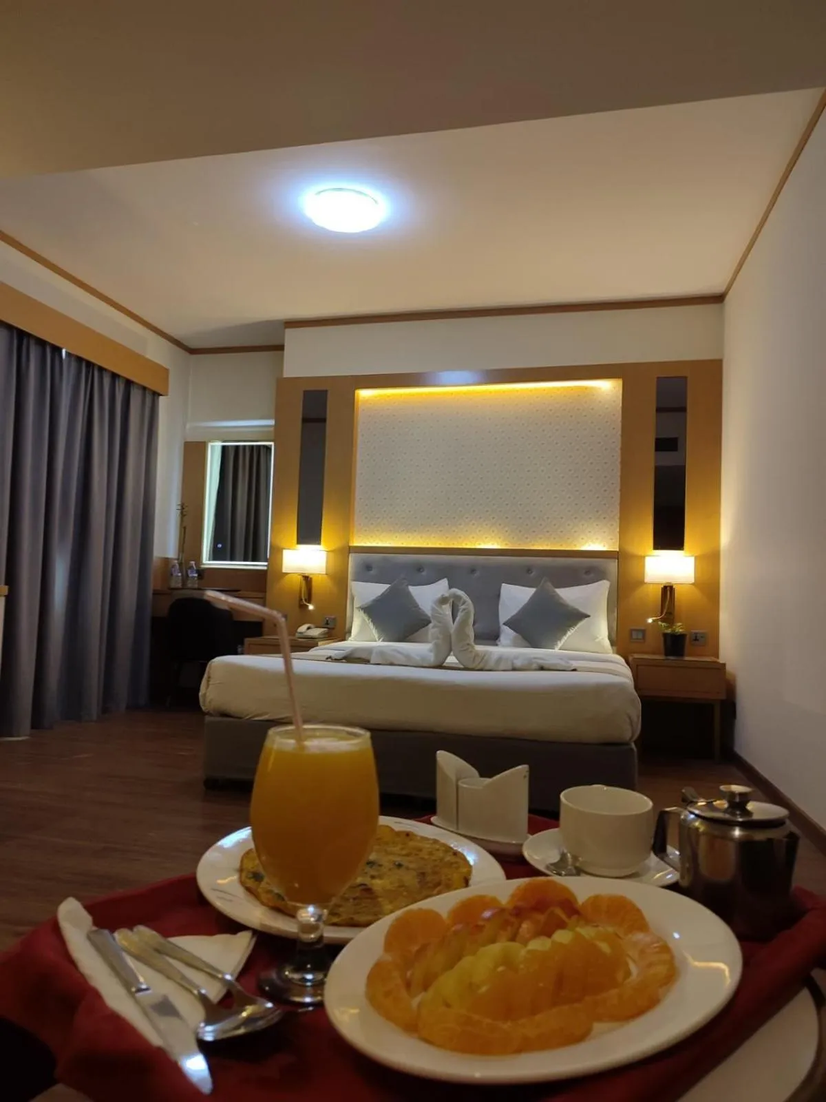 Bedroom, Bed in York International Hotel