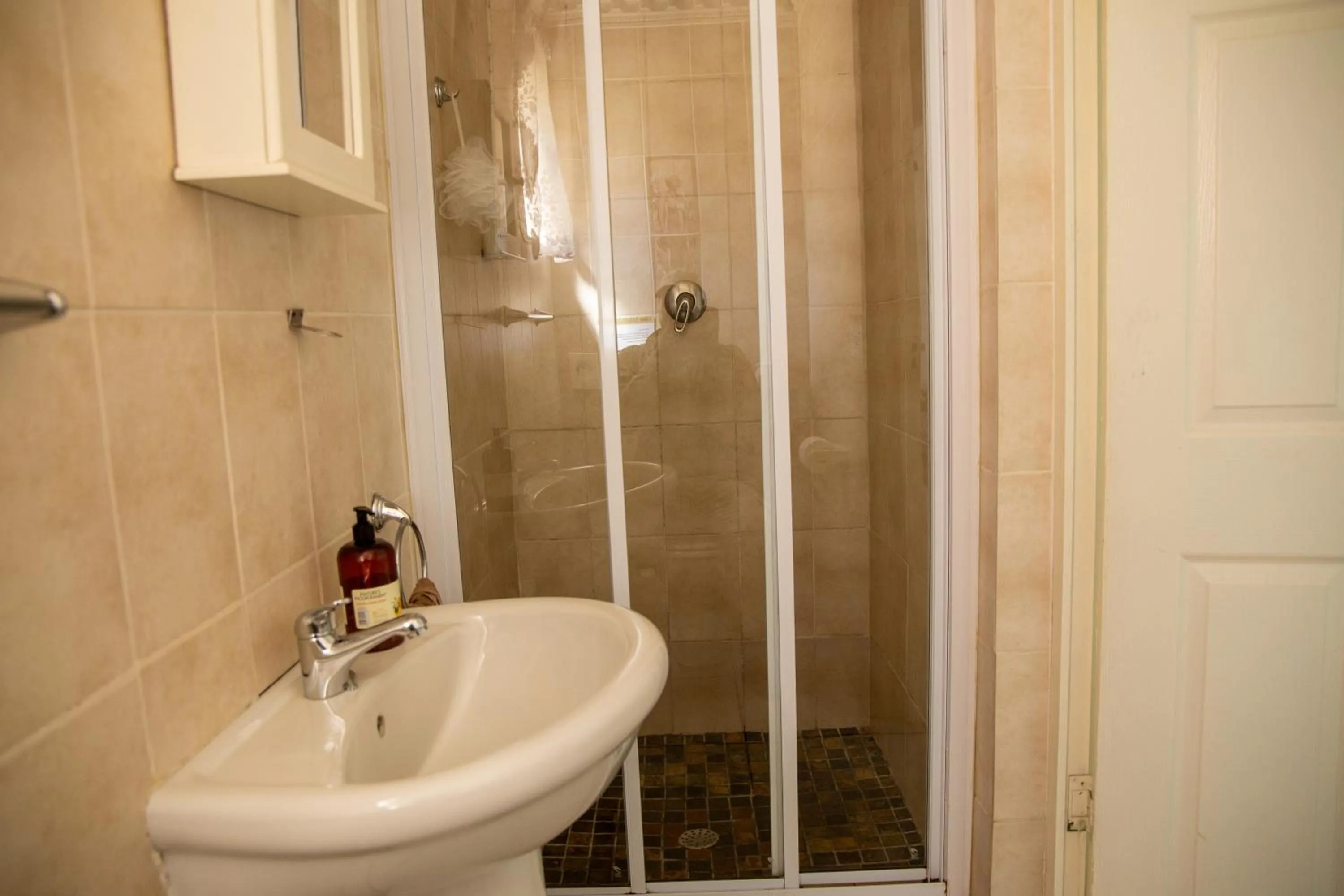 Bathroom in Lincoln Cottages BnB & Self-Catering