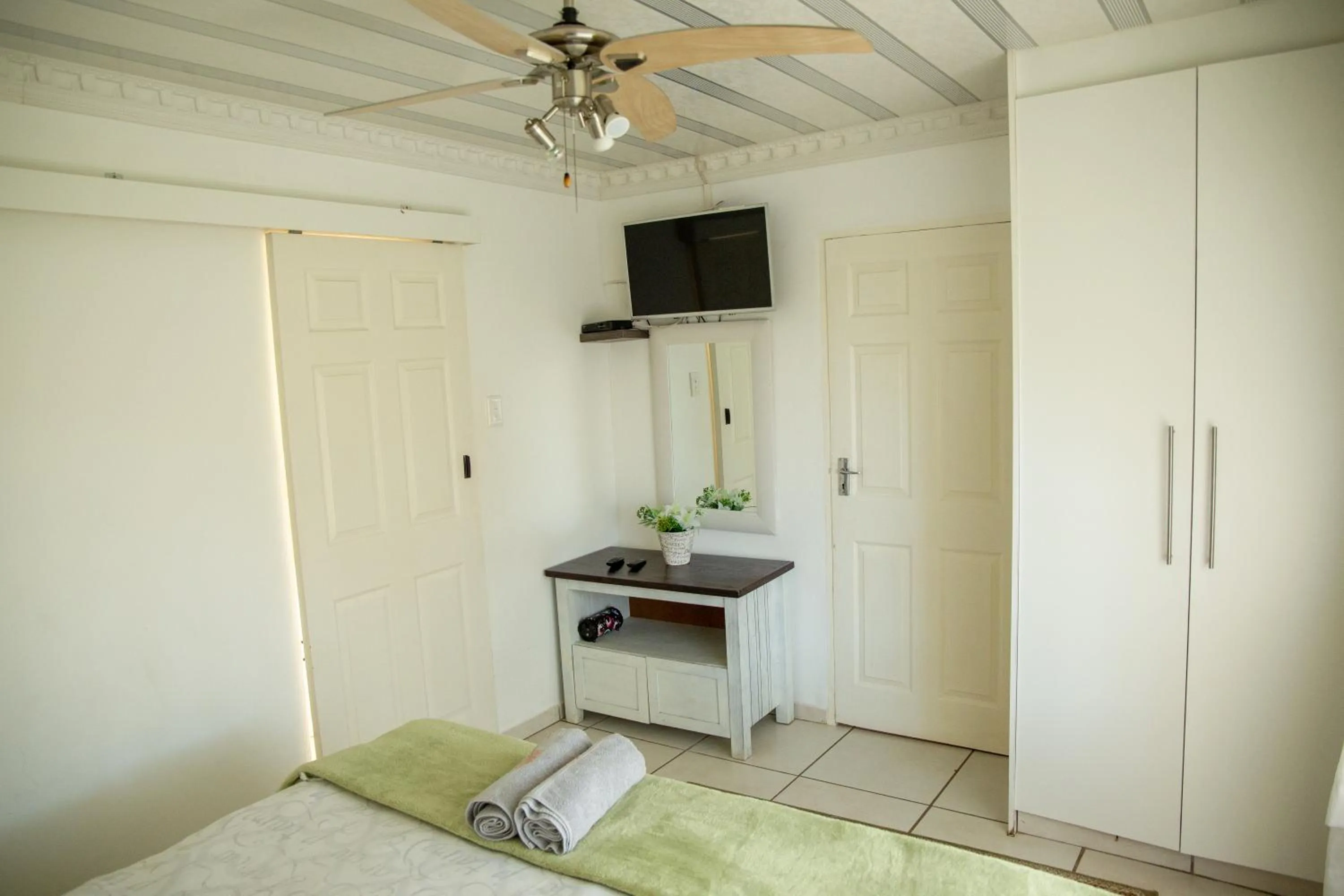 TV and multimedia, Bed in Lincoln Cottages BnB & Self-Catering