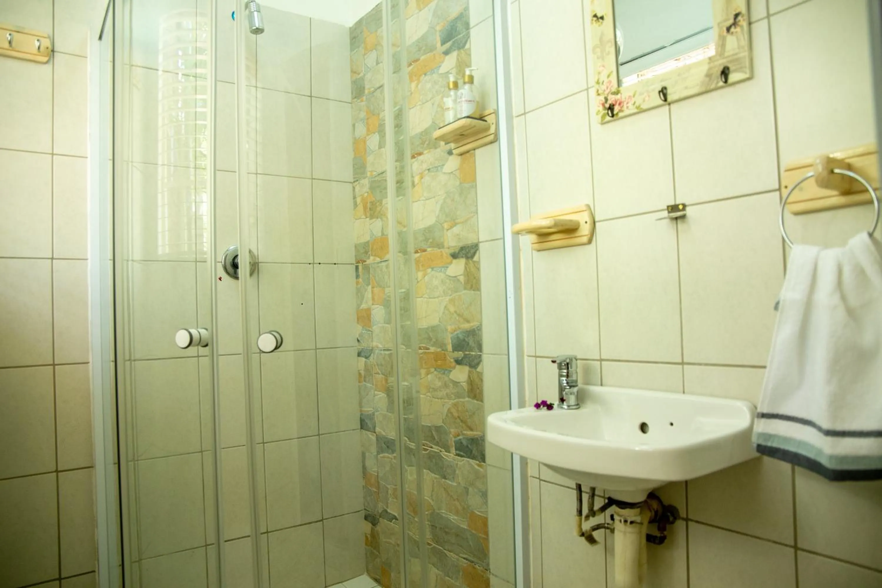 Bathroom in Lincoln Cottages BnB & Self-Catering