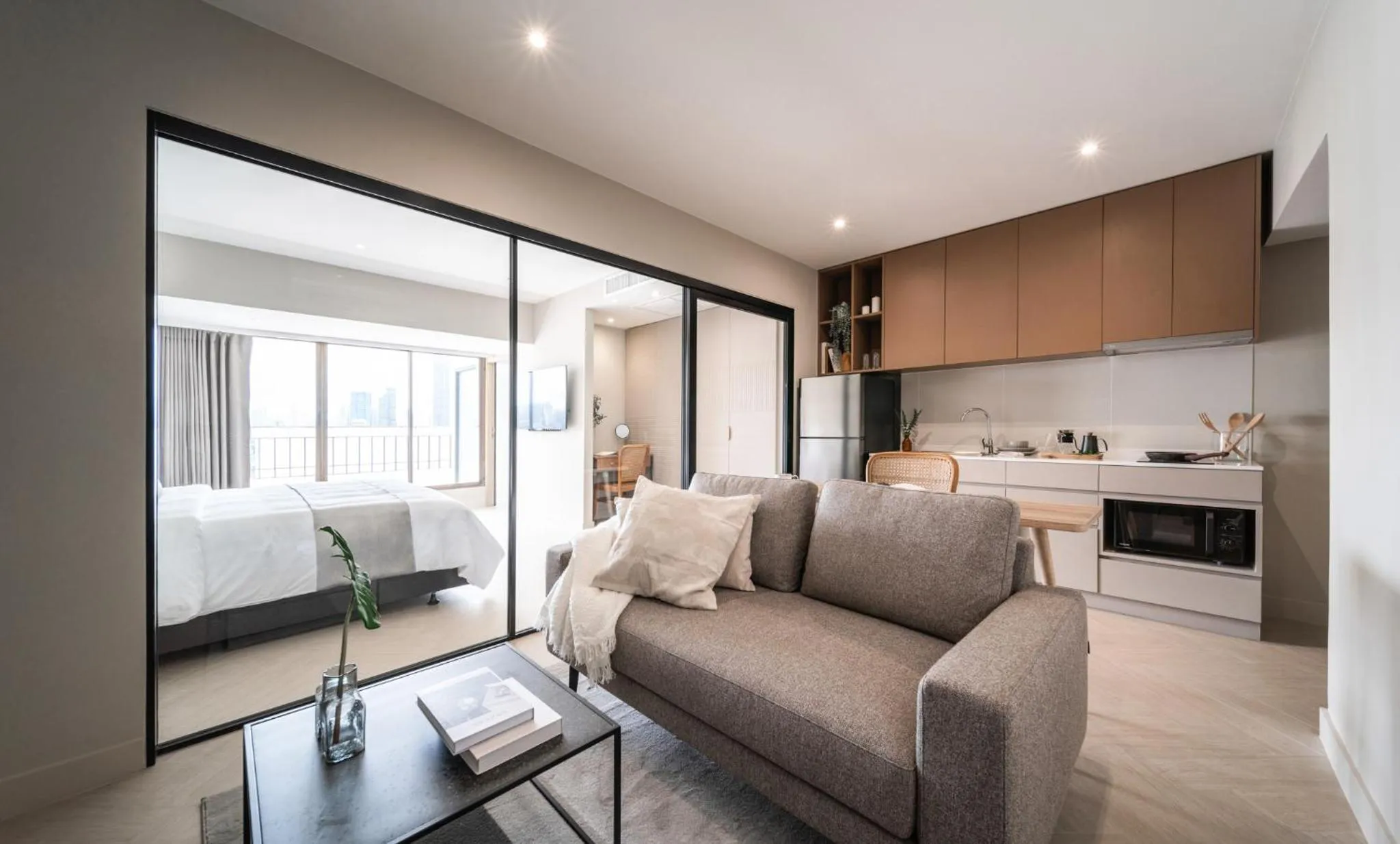 Kitchen or kitchenette in Aspira Residence Sukhumvit 71