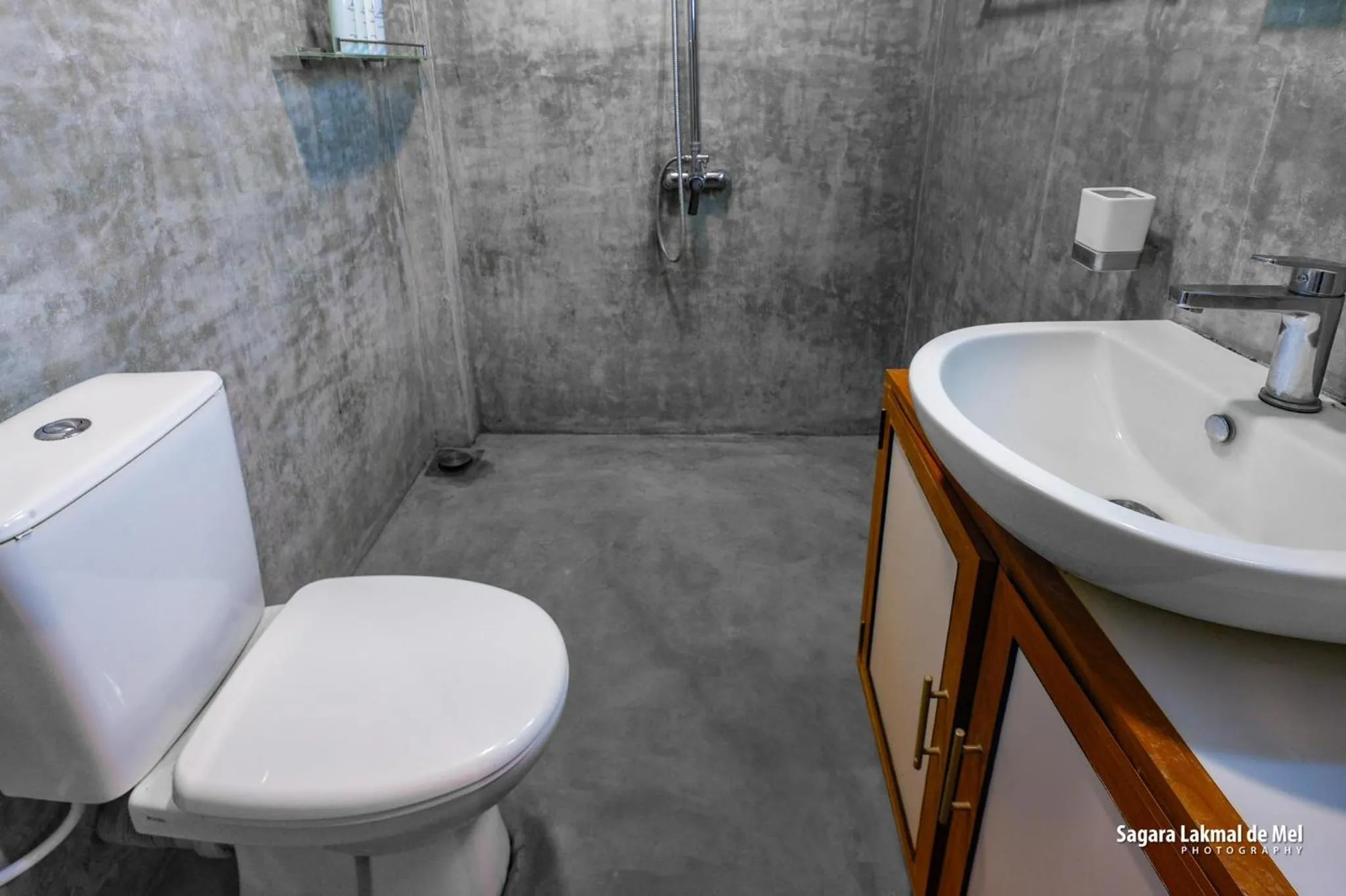 Toilet in The Blue Lagoon Resort Kalpitiya