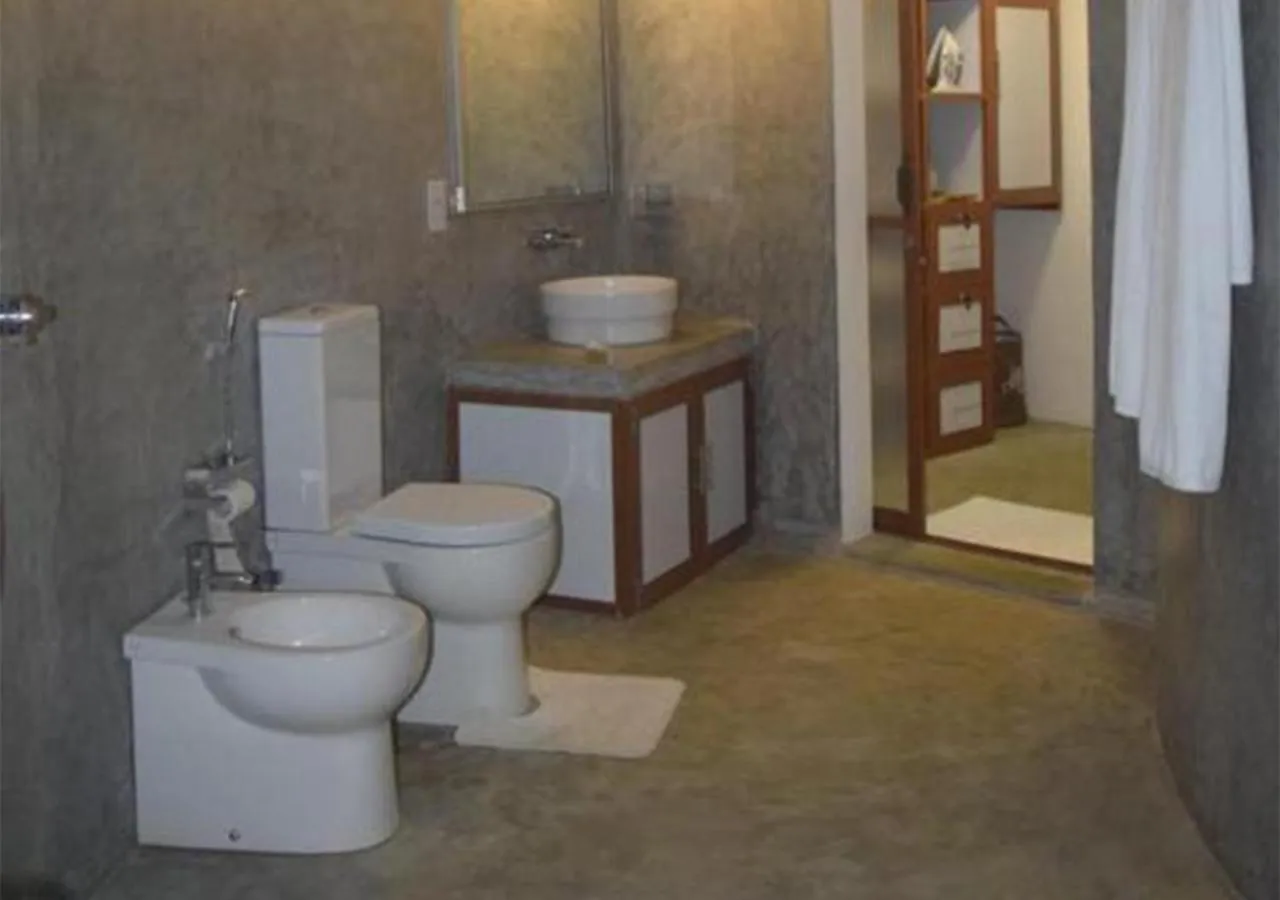 Toilet in The Blue Lagoon Resort Kalpitiya