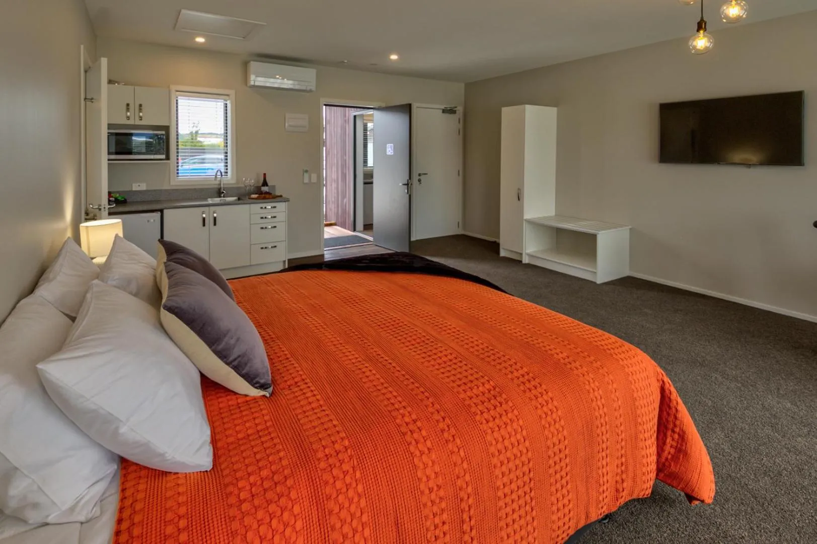 Bed in Annies on Milford