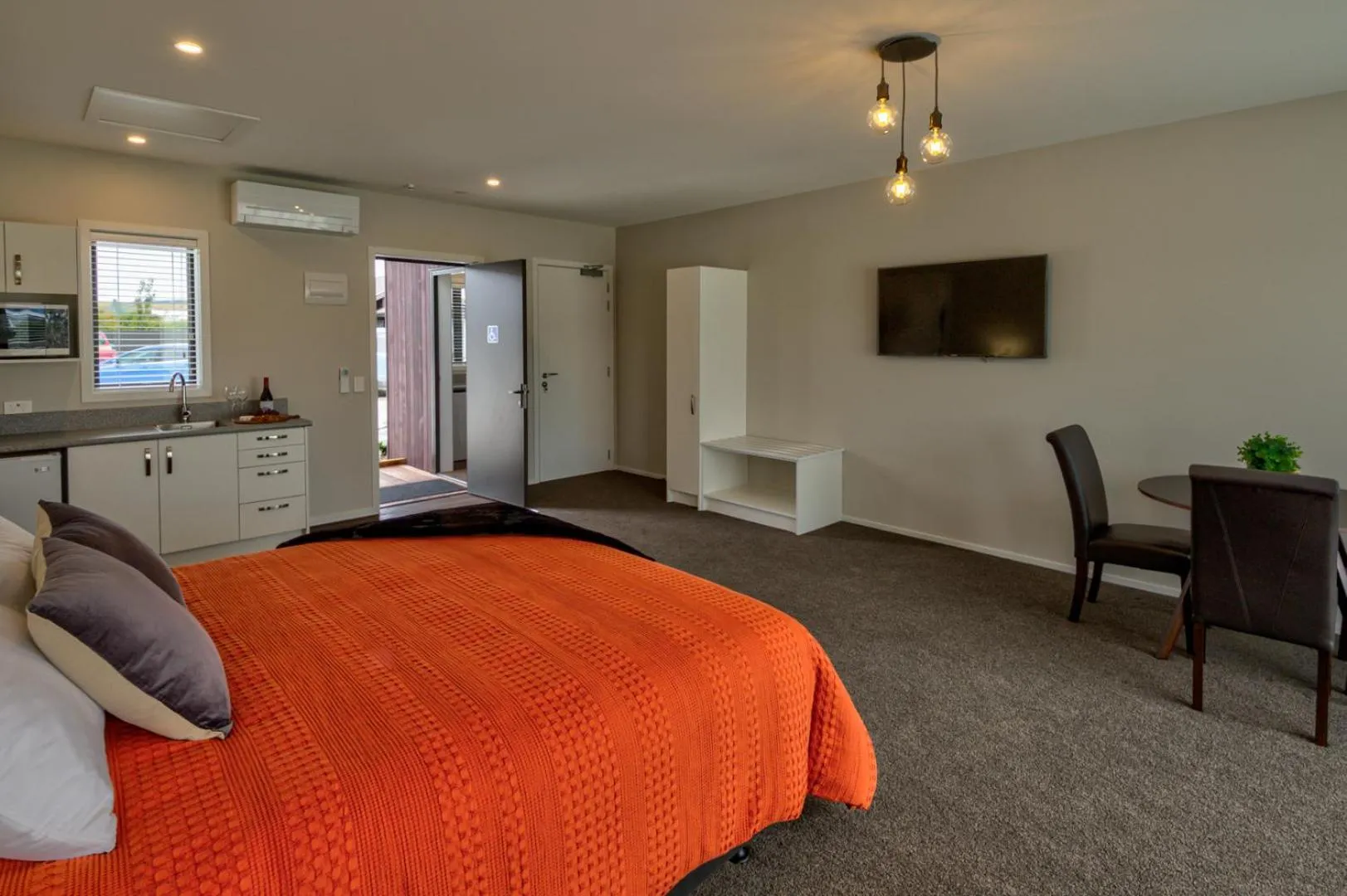 Bed in Annies on Milford