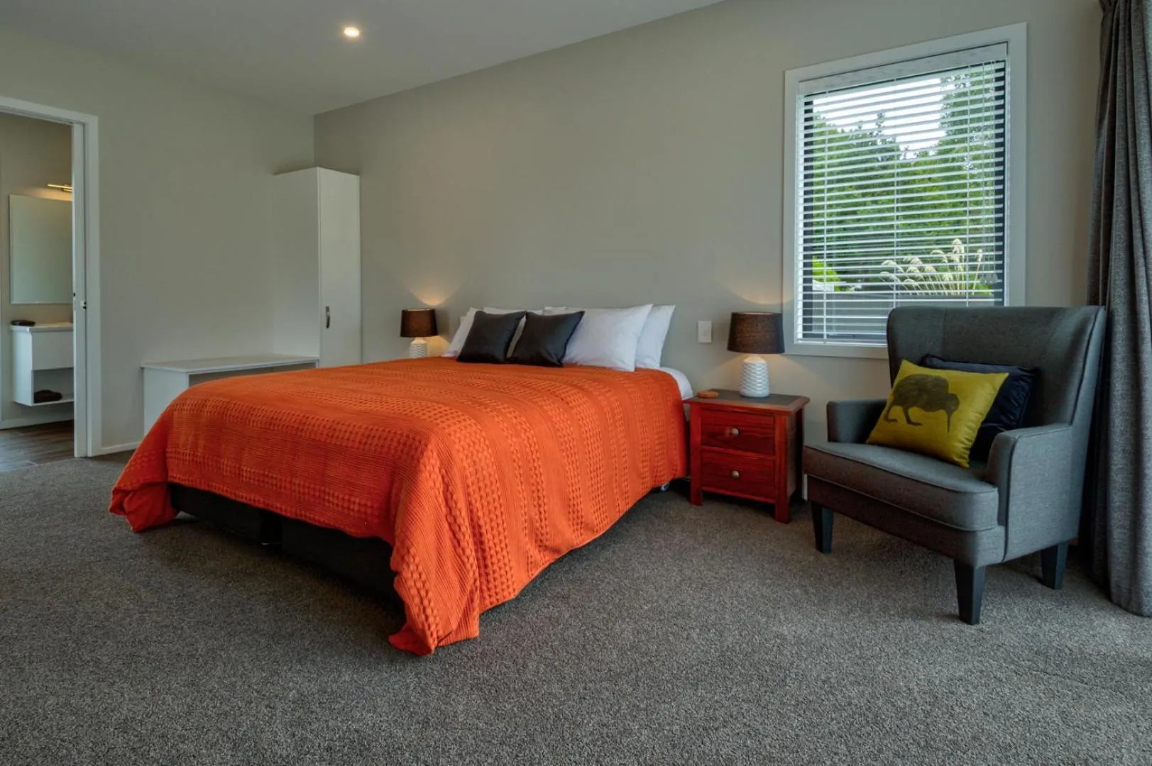 Bed in Annies on Milford