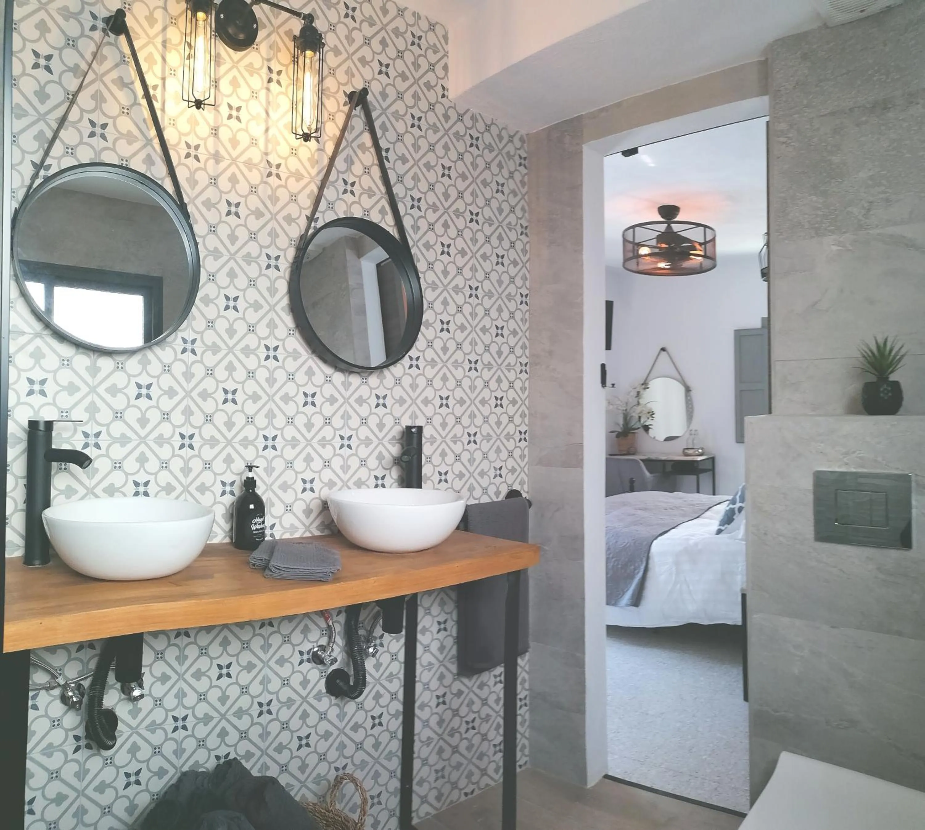 Bathroom, Bed in Villa Otivar - Rio Verde