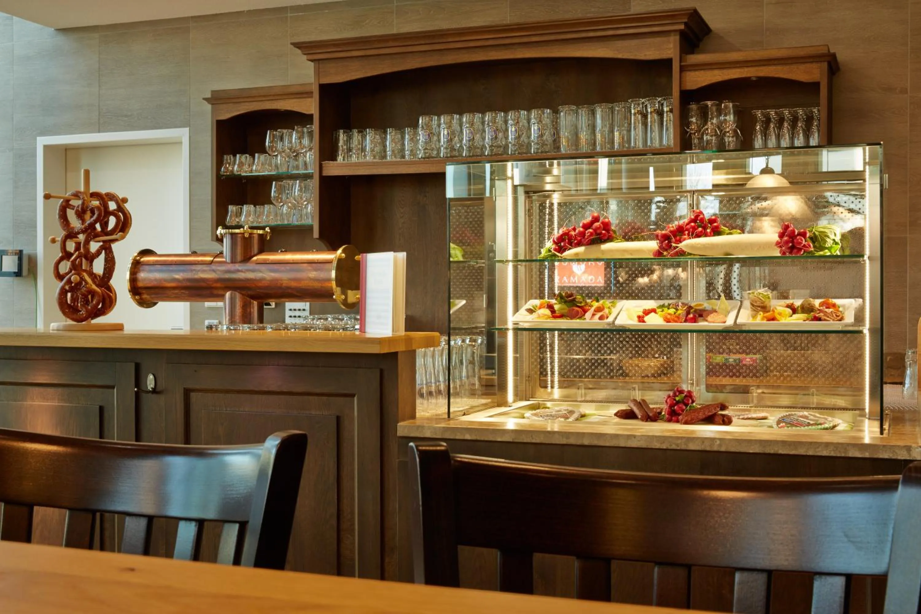 Restaurant/places to eat in H4 Hotel München Messe