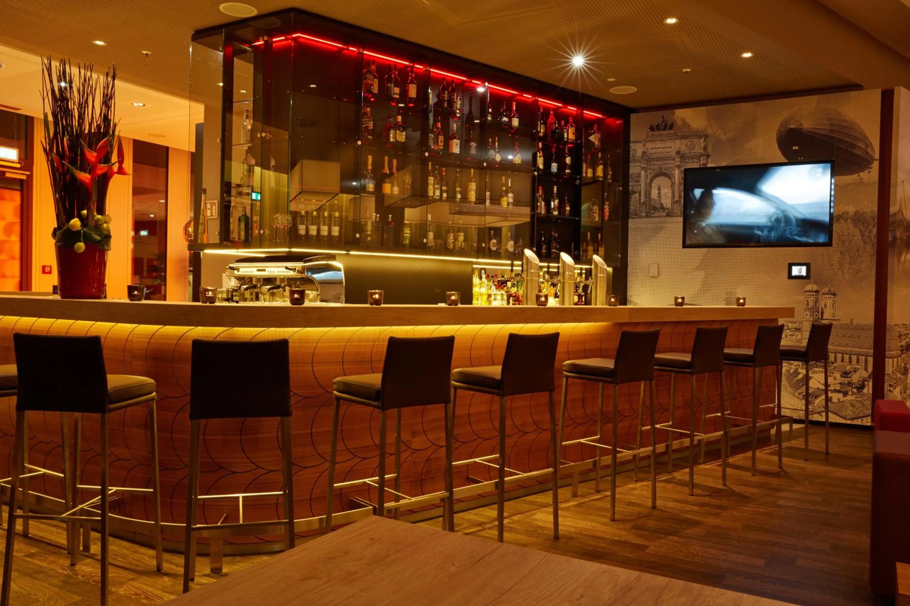 Lounge or bar in H4 Hotel München Messe