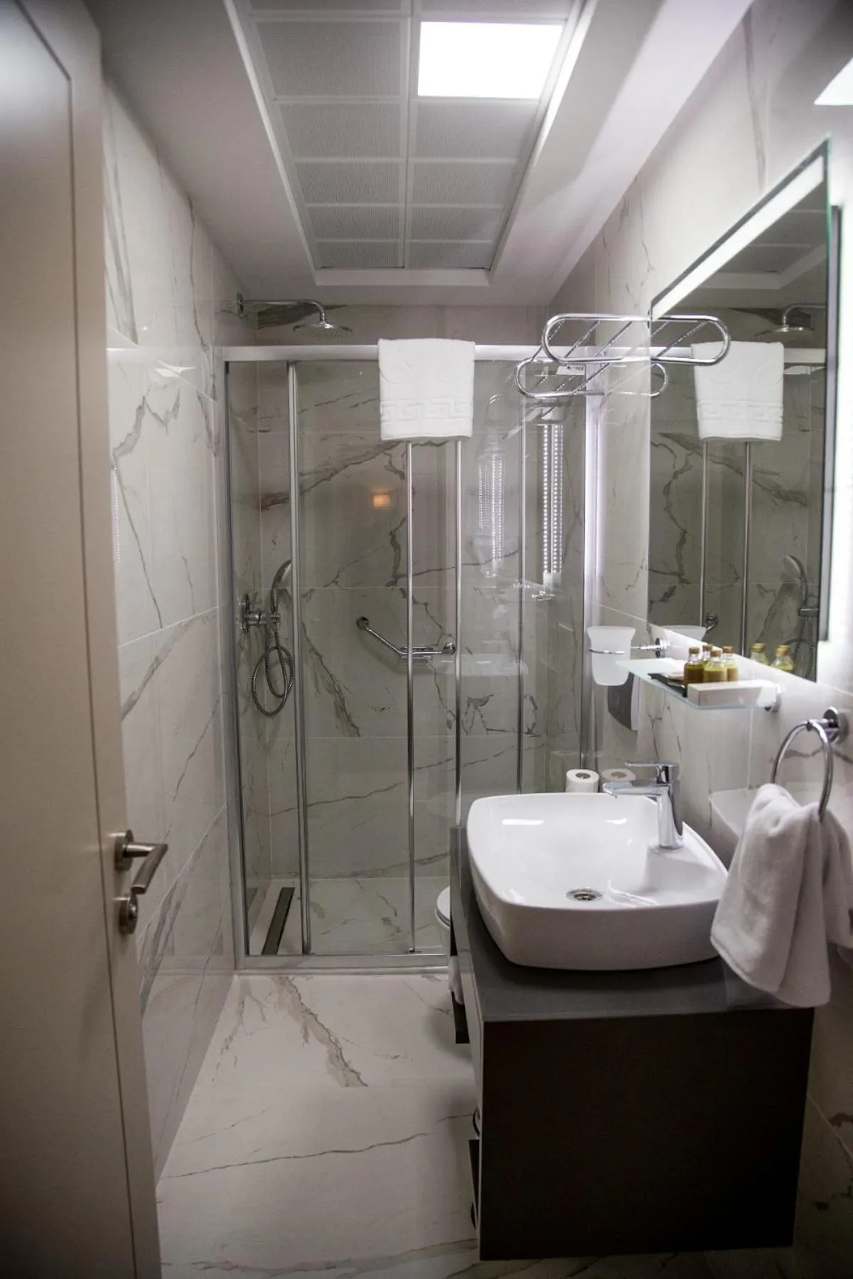 Shower in The Charm Hotel - Old City