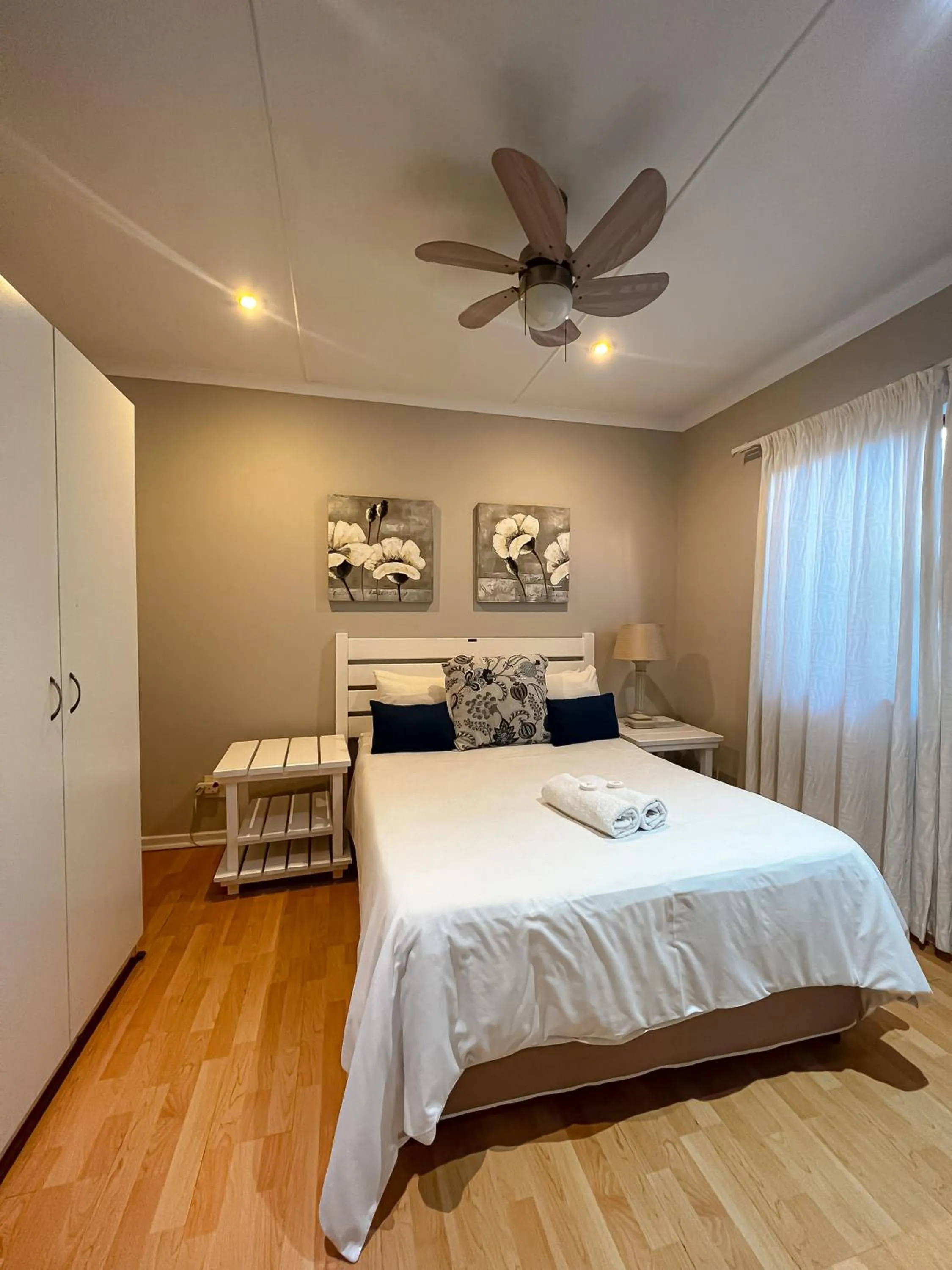 Bedroom, Bed in Goulden Street Guest House