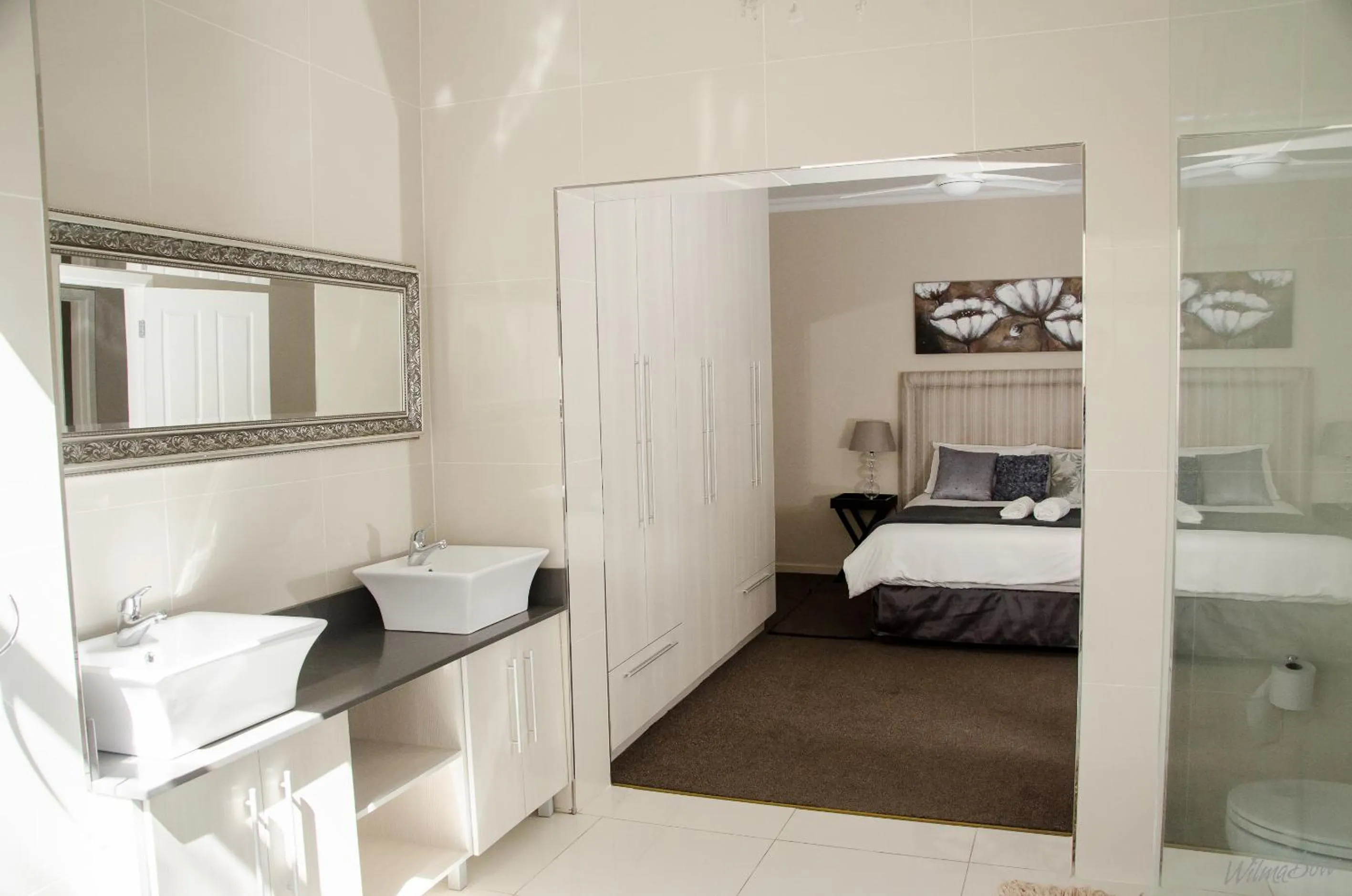 Bathroom, Bed in Goulden Street Guest House