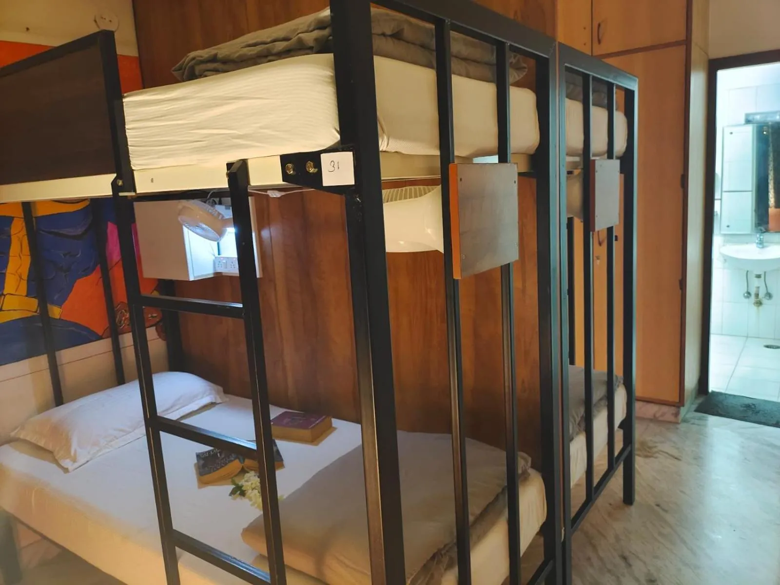 Bed in The Hood Hostel