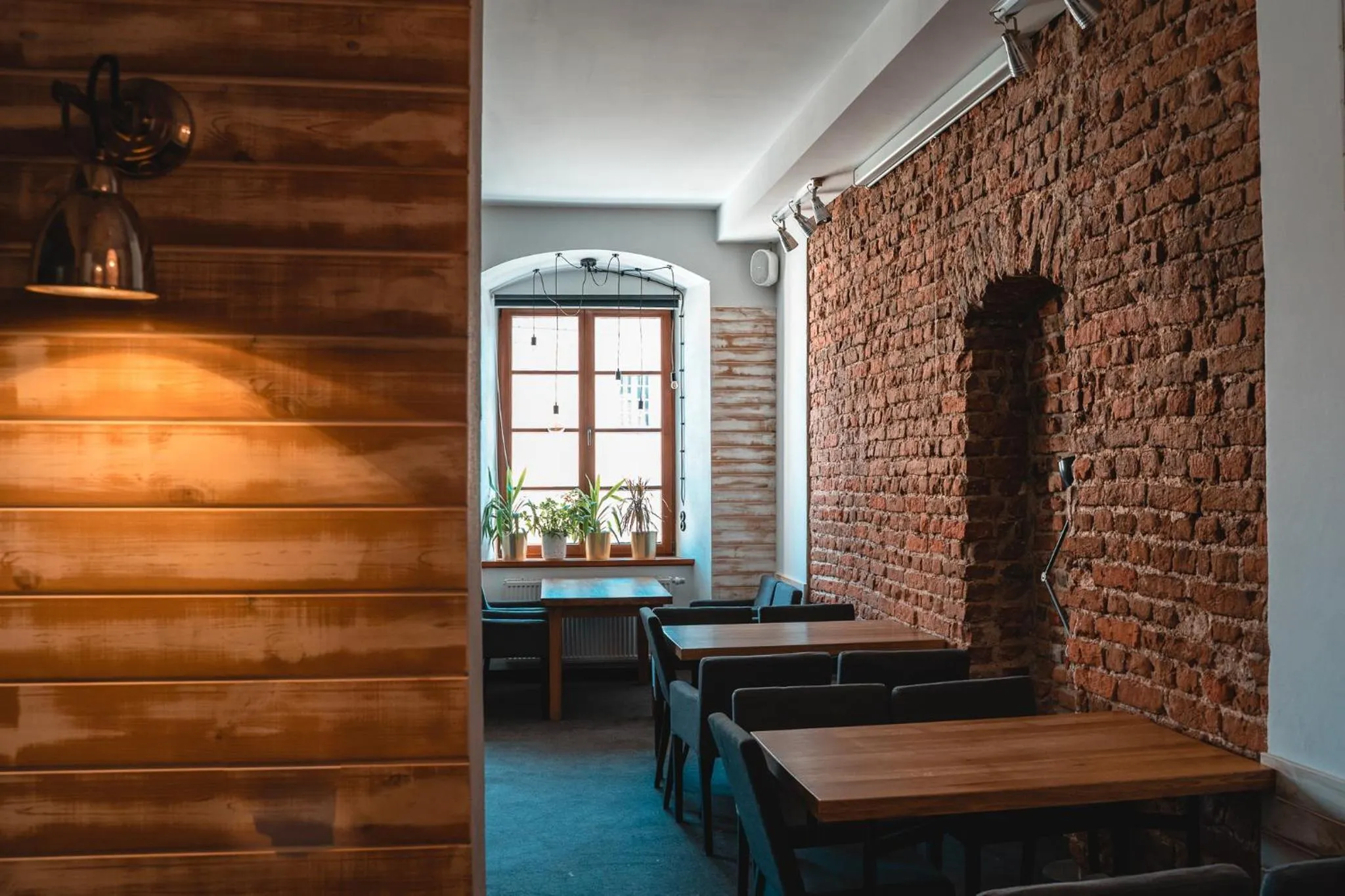 Restaurant/places to eat in Trybunalska