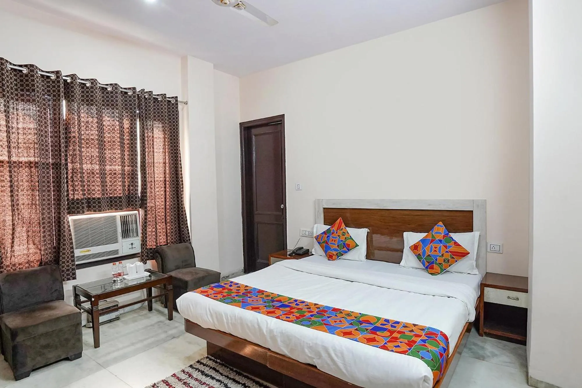 Bed in FabHotel De Gold Karol Bagh