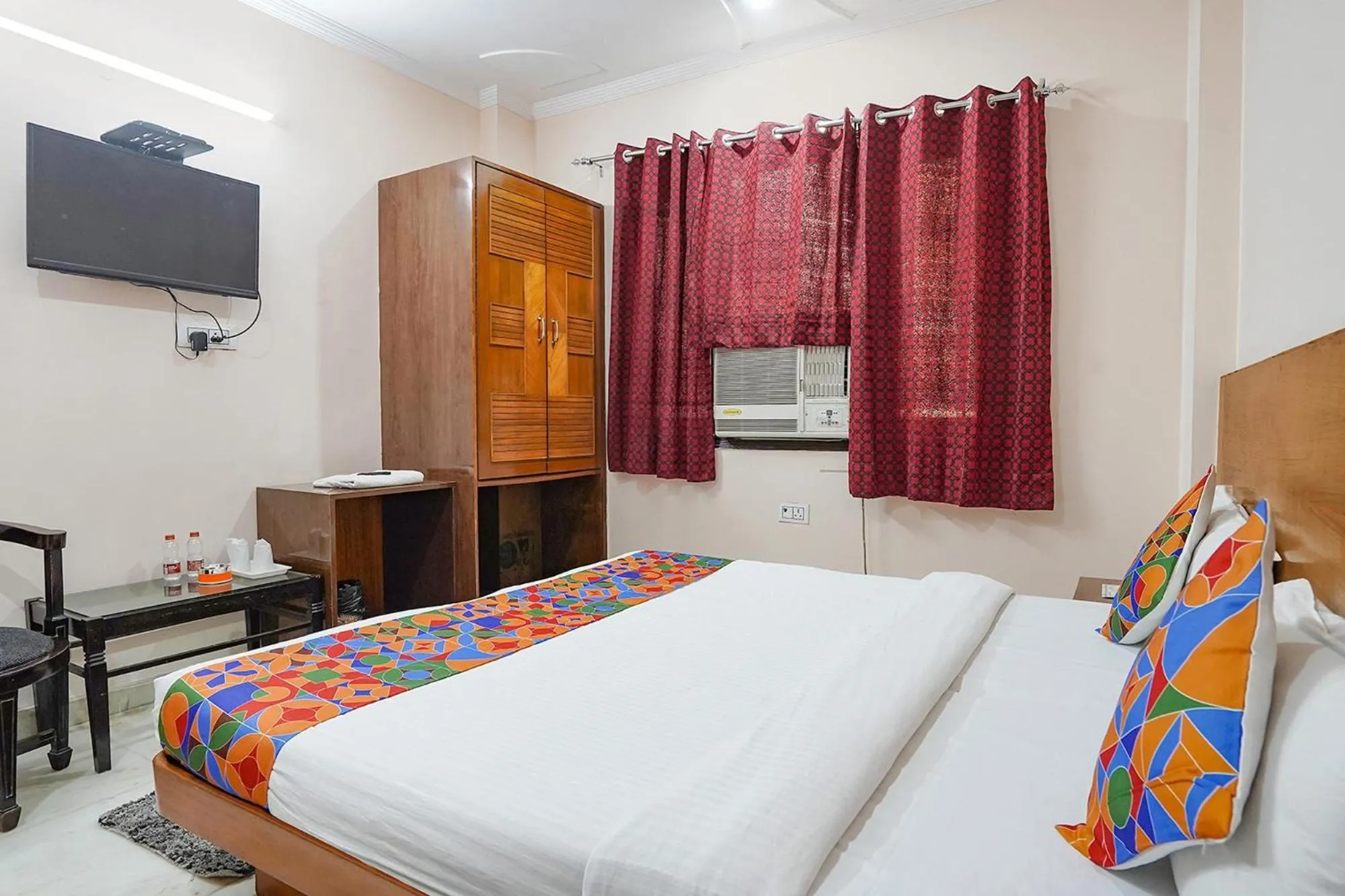 Bed in FabHotel De Gold Karol Bagh