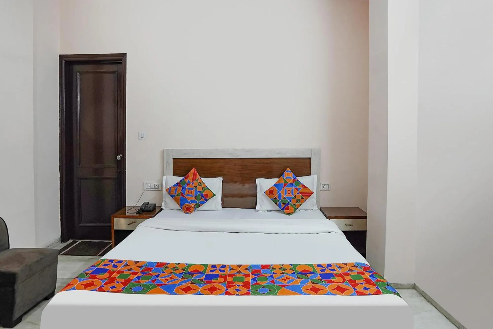 Bed in FabHotel De Gold Karol Bagh