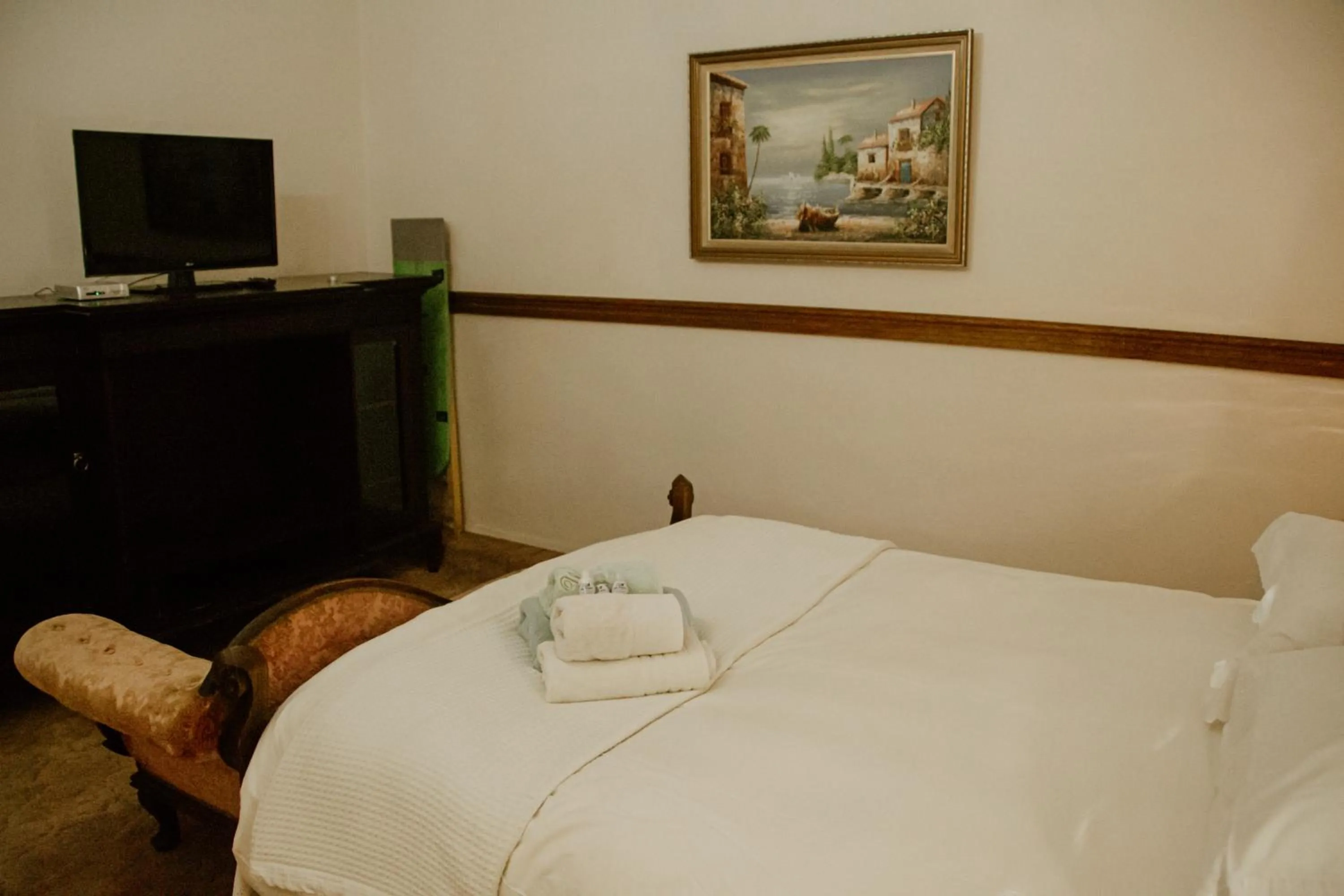 Alec Wright's Guest Lodge