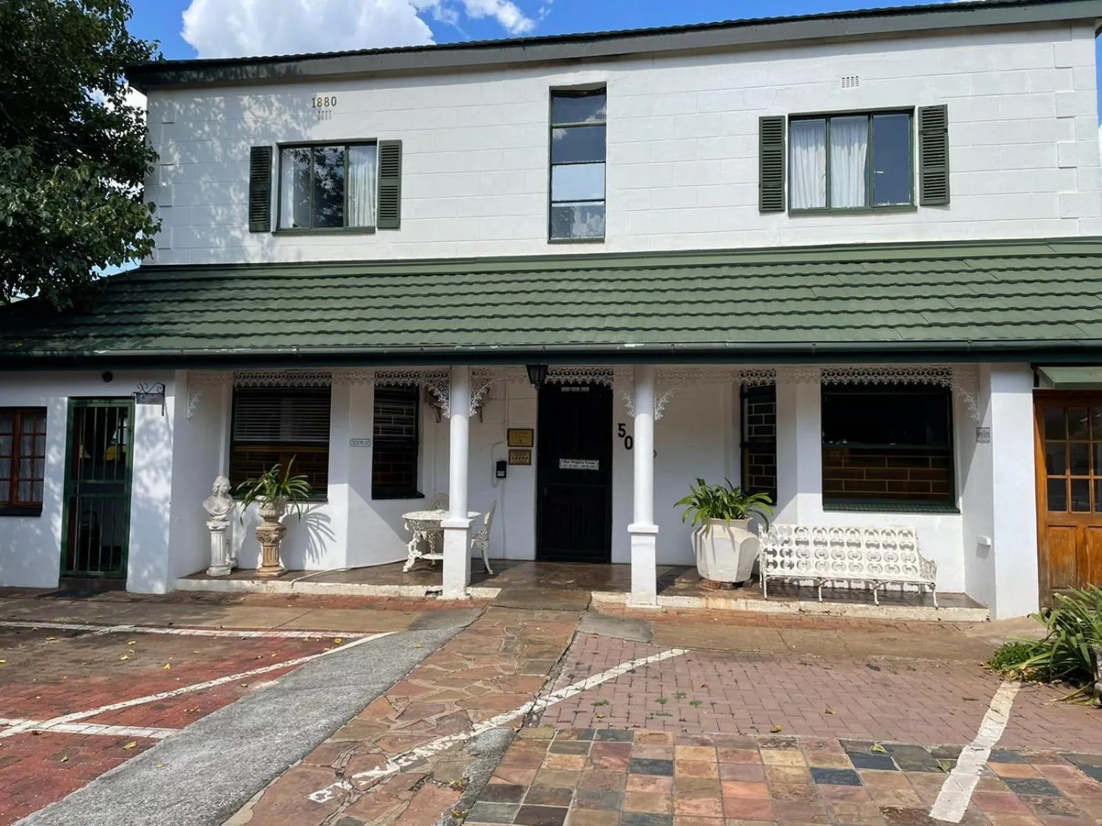 Alec Wright's Guest Lodge