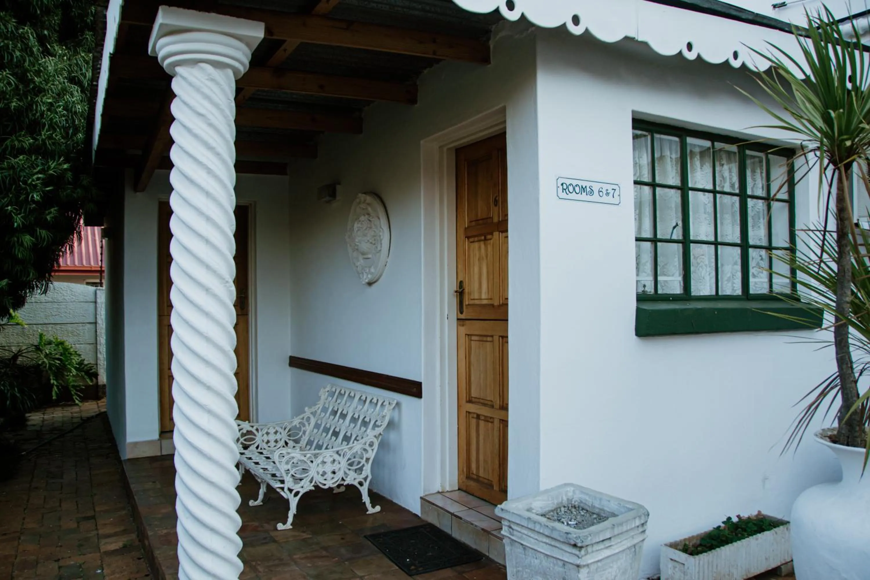 Property building in Alec Wright's Guest Lodge