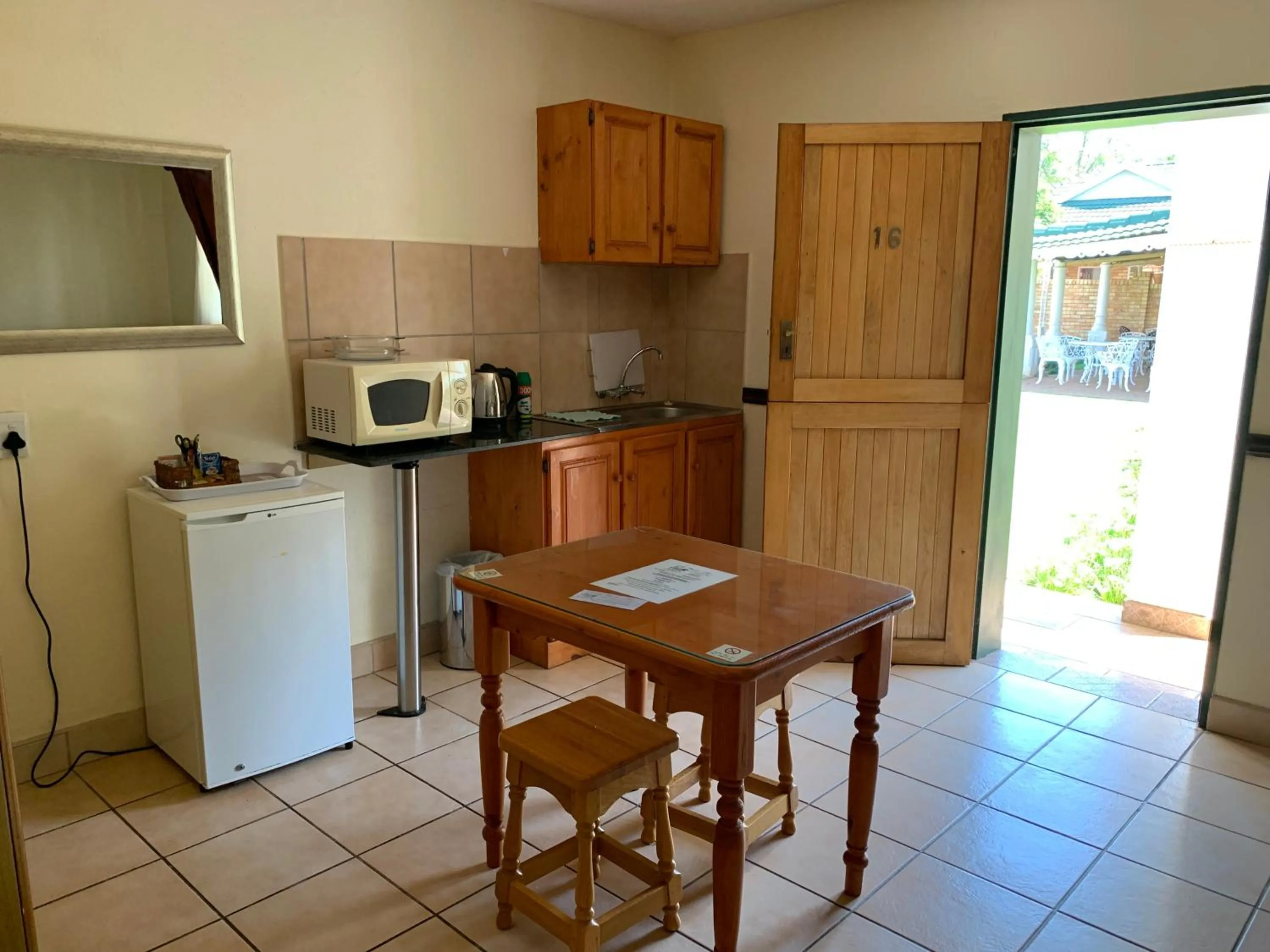 Kitchen or kitchenette in Alec Wright's Guest Lodge