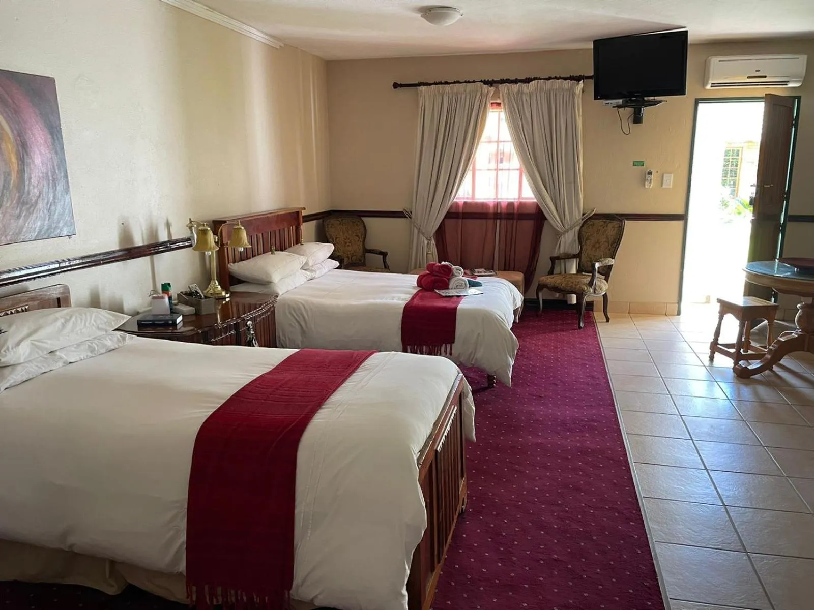 Photo of the whole room in Alec Wright's Guest Lodge