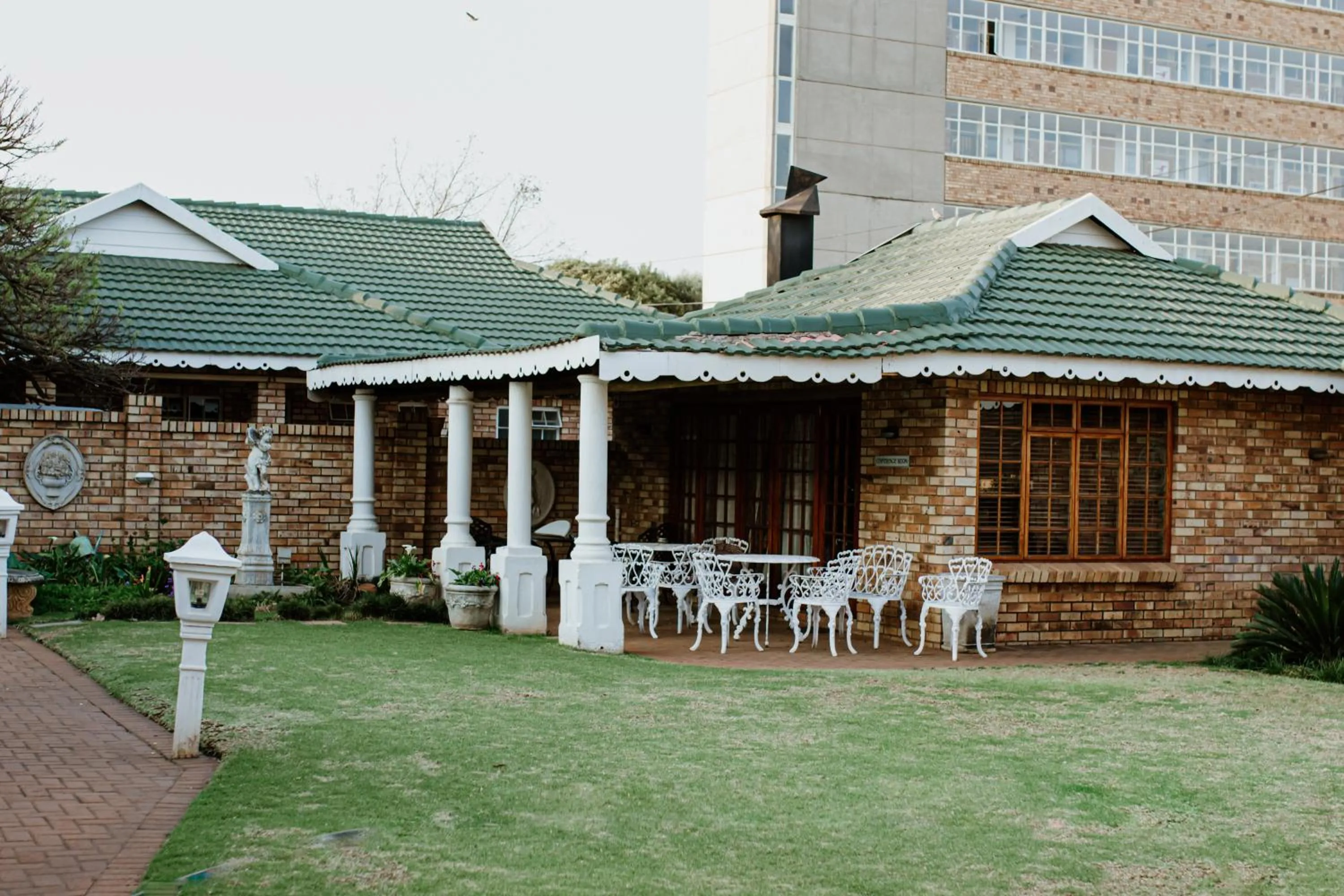 Alec Wright's Guest Lodge