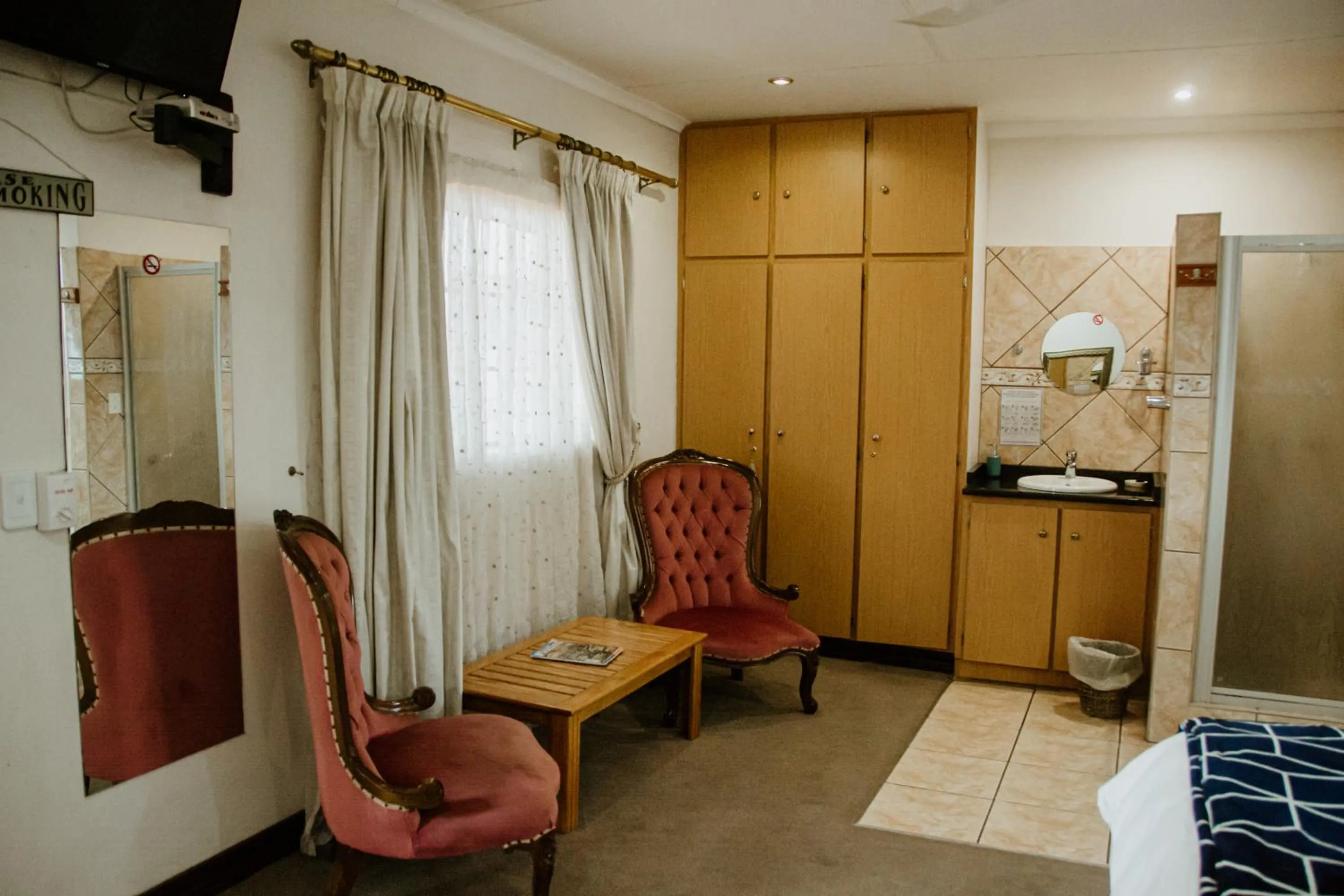 Alec Wright's Guest Lodge