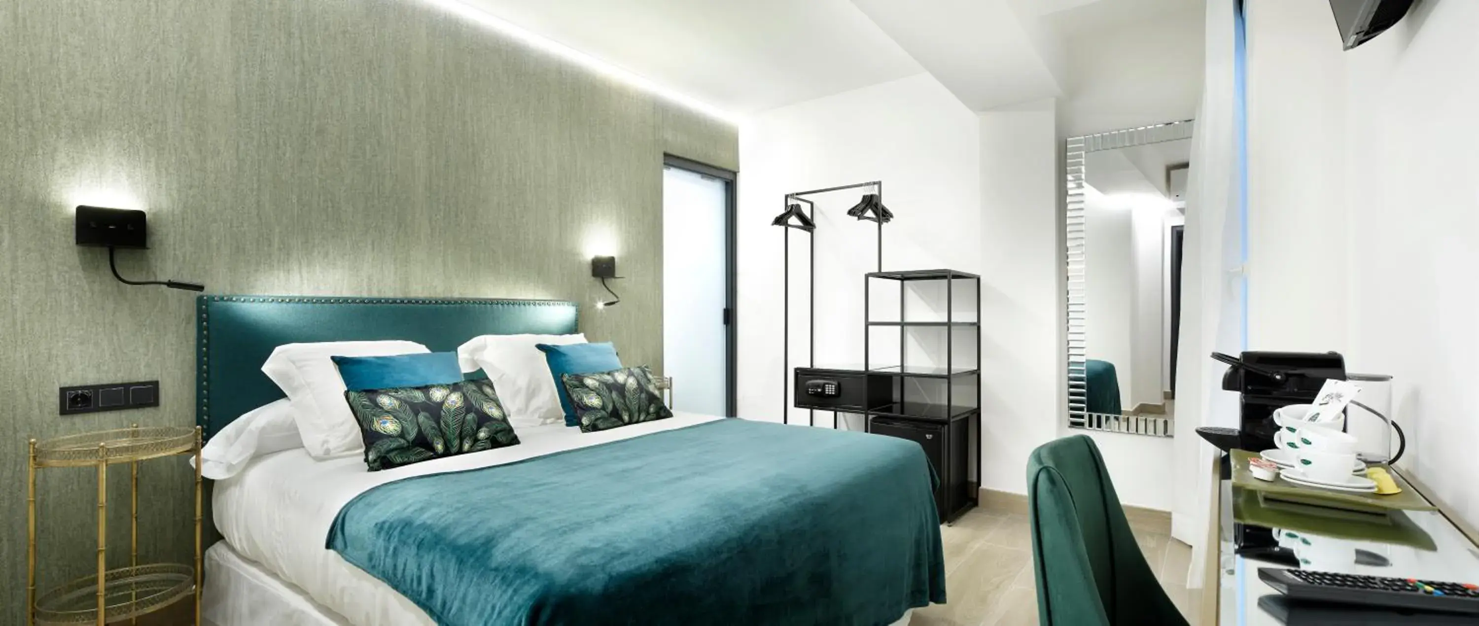 Standard Queen Room in Pension Ama Bilbao Standard Queen Room in Pension Ama Bilbao