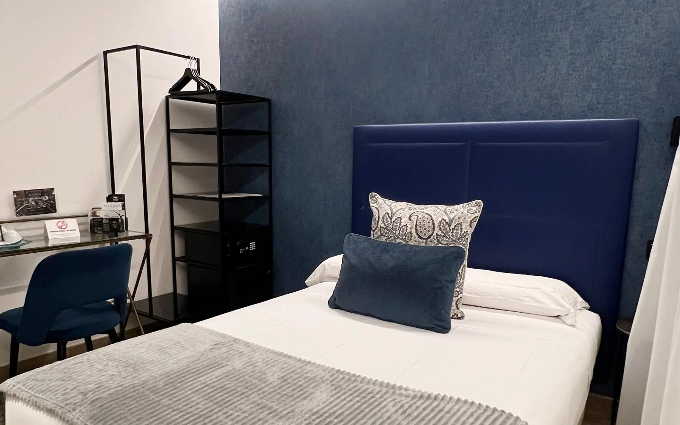 Bed in Pension Ama Bilbao