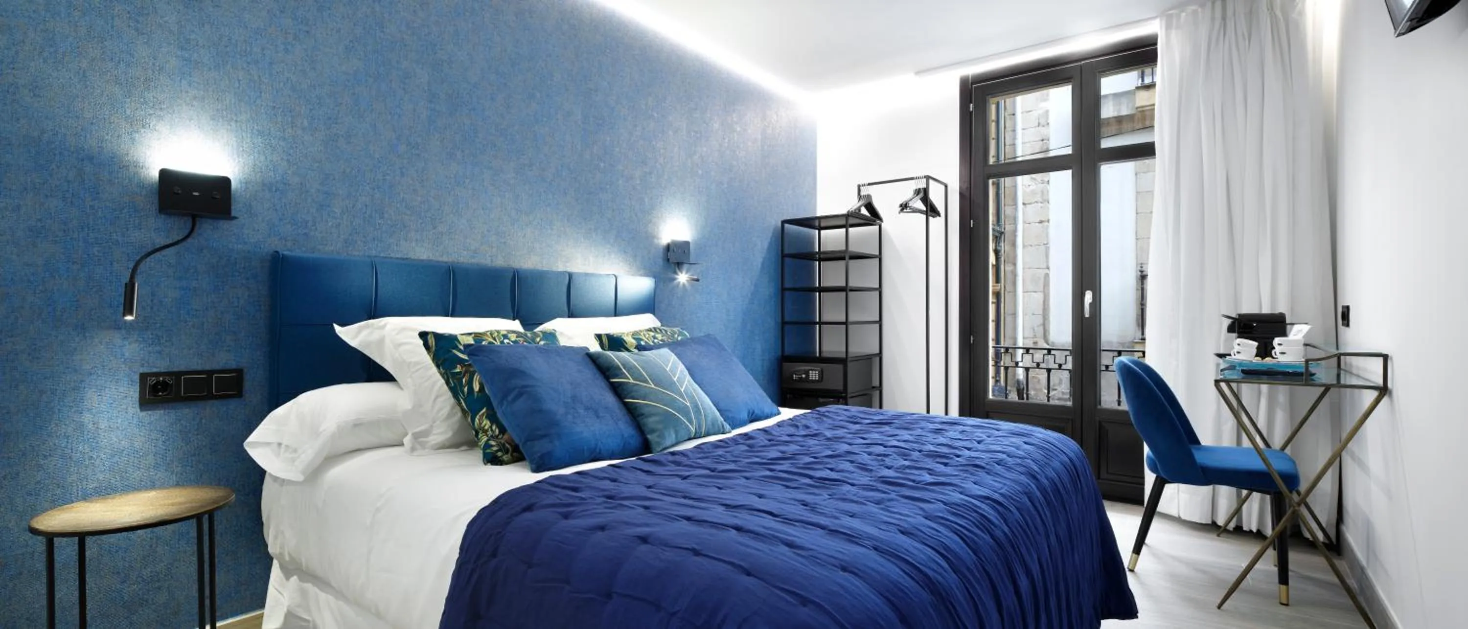 Bed in Pension Ama Bilbao