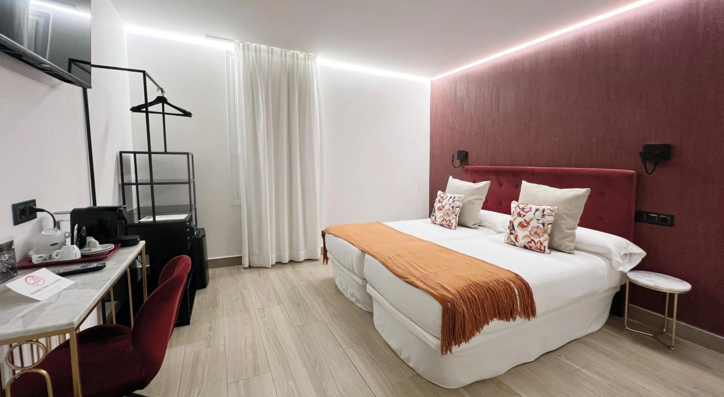 Bed in Pension Ama Bilbao