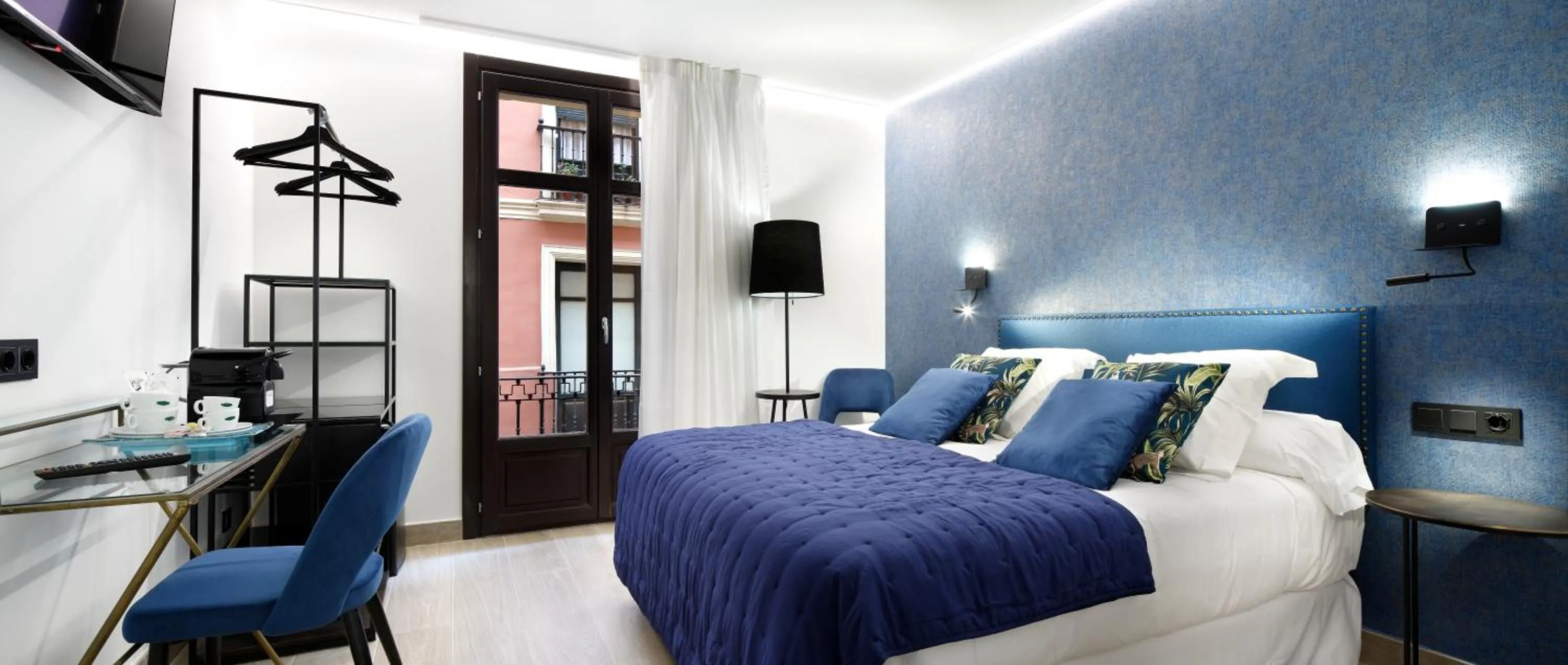 Bed in Pension Ama Bilbao