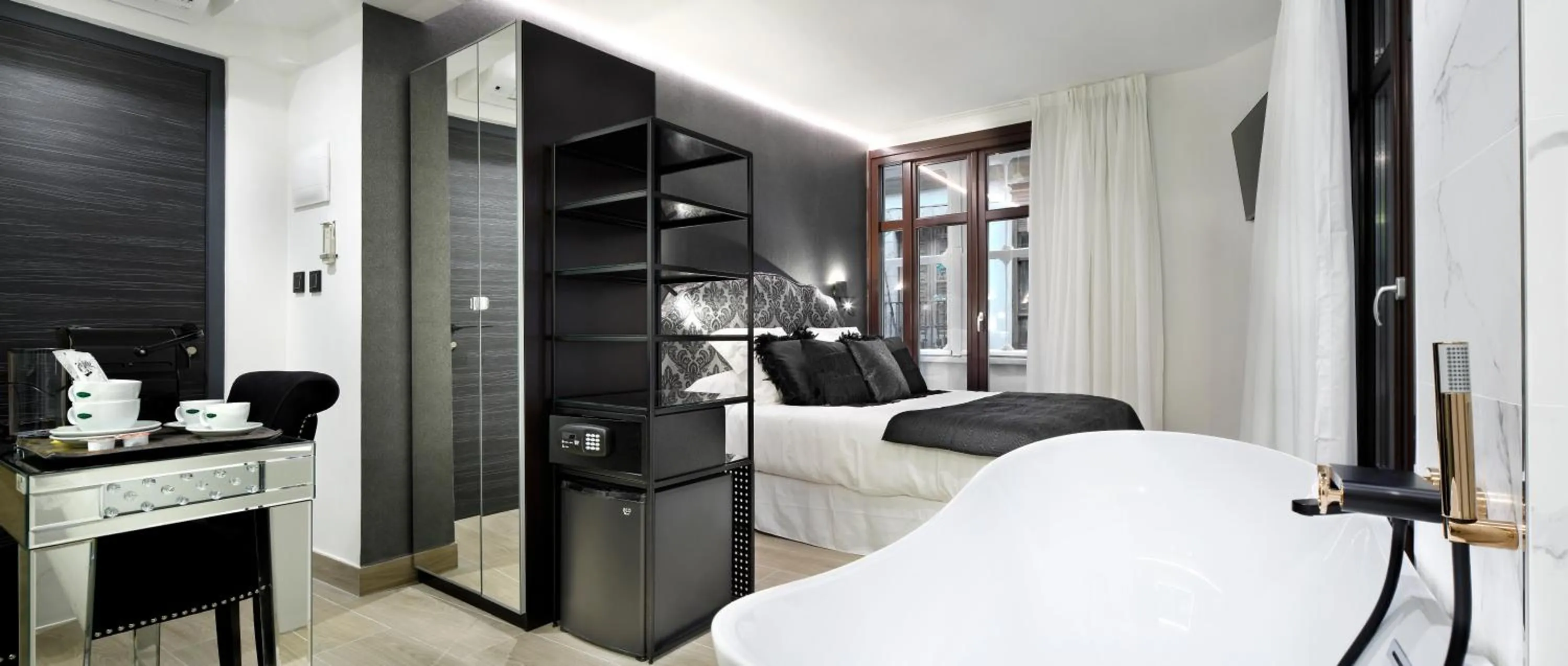 Bed in Pension Ama Bilbao