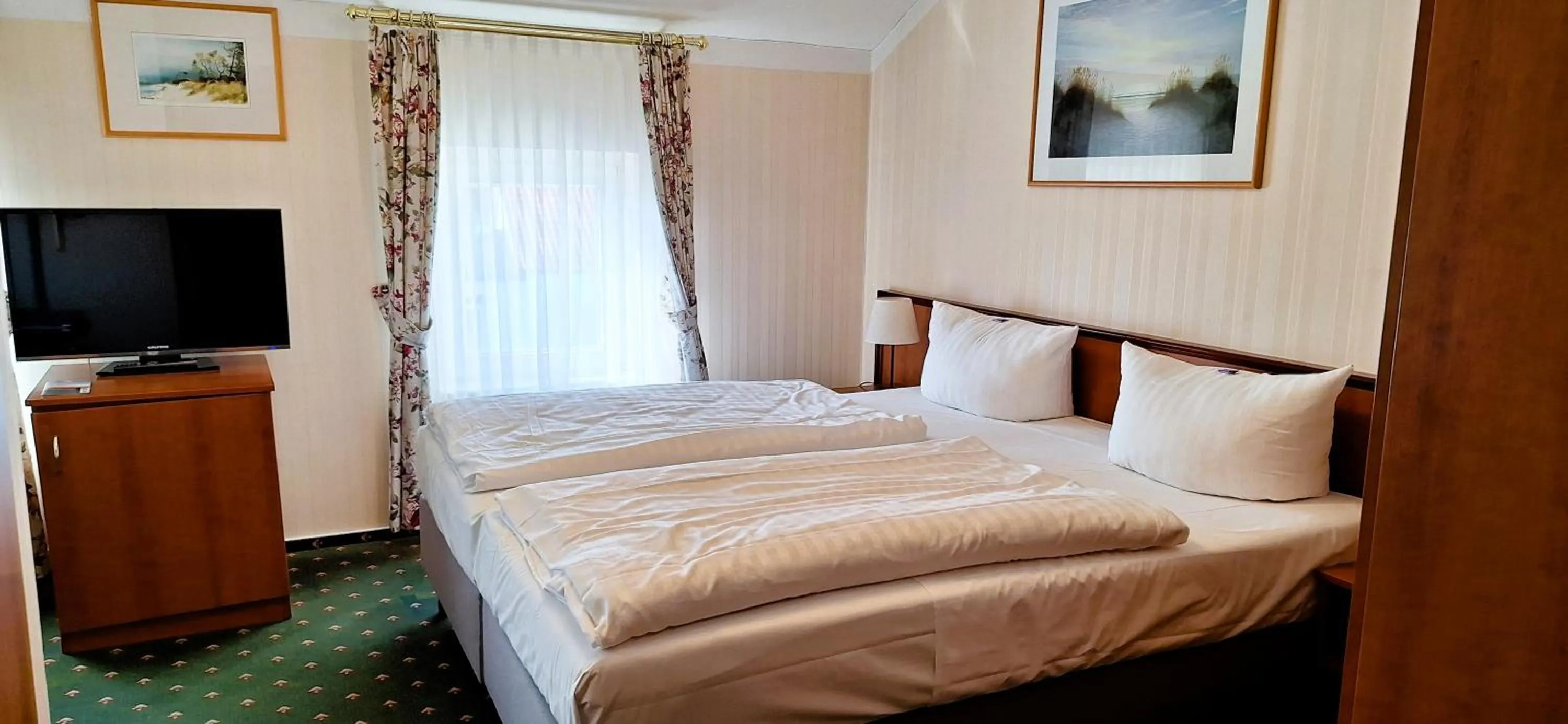 Photo of the whole room, Bed in Hotel Meereswelle - Anno 1875