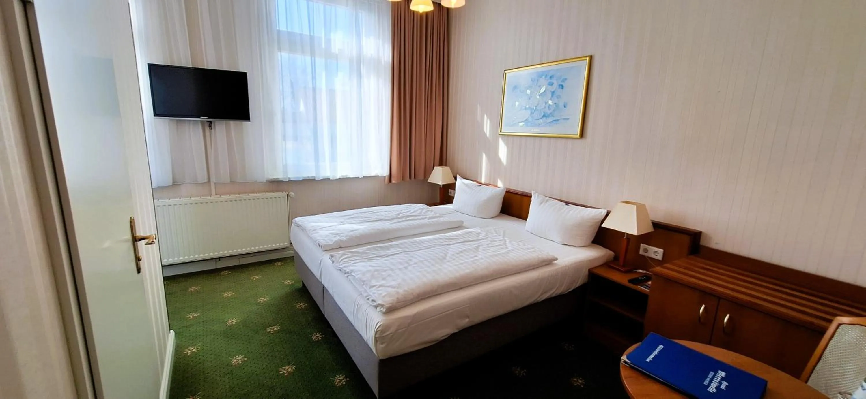 Photo of the whole room, Bed in Hotel Meereswelle - Anno 1875