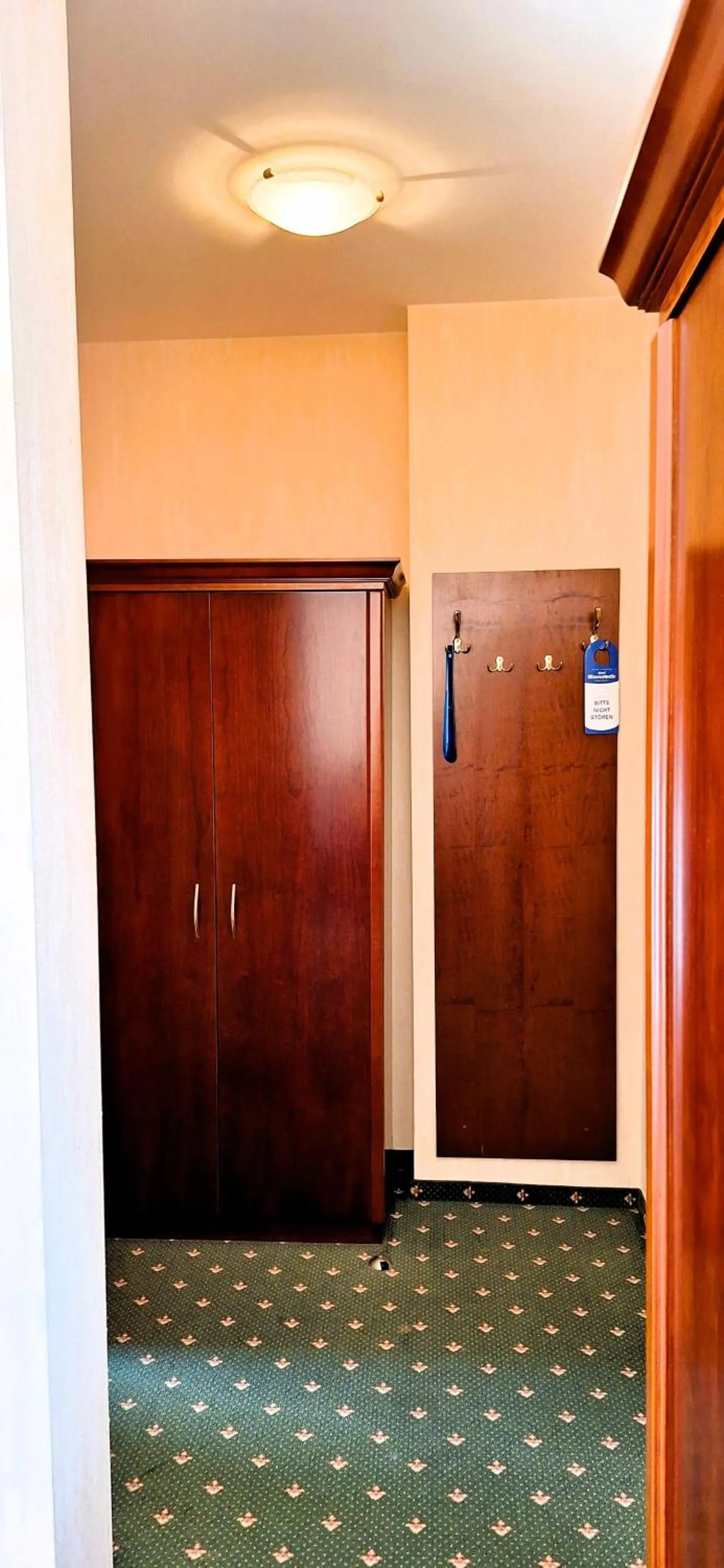 wardrobe in Hotel Meereswelle - Anno 1875