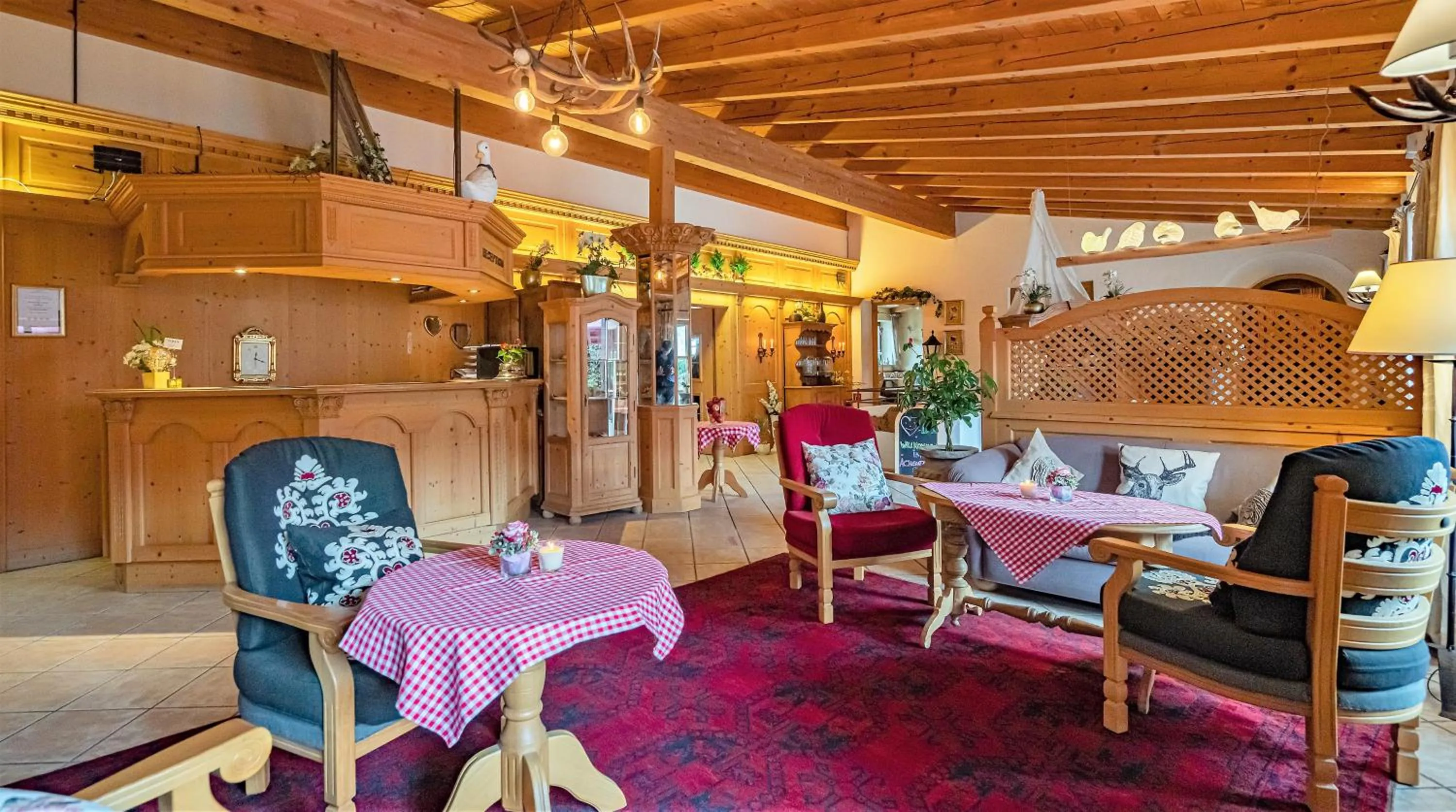 Lobby or reception in DEVA Achentaler Vitalhotel