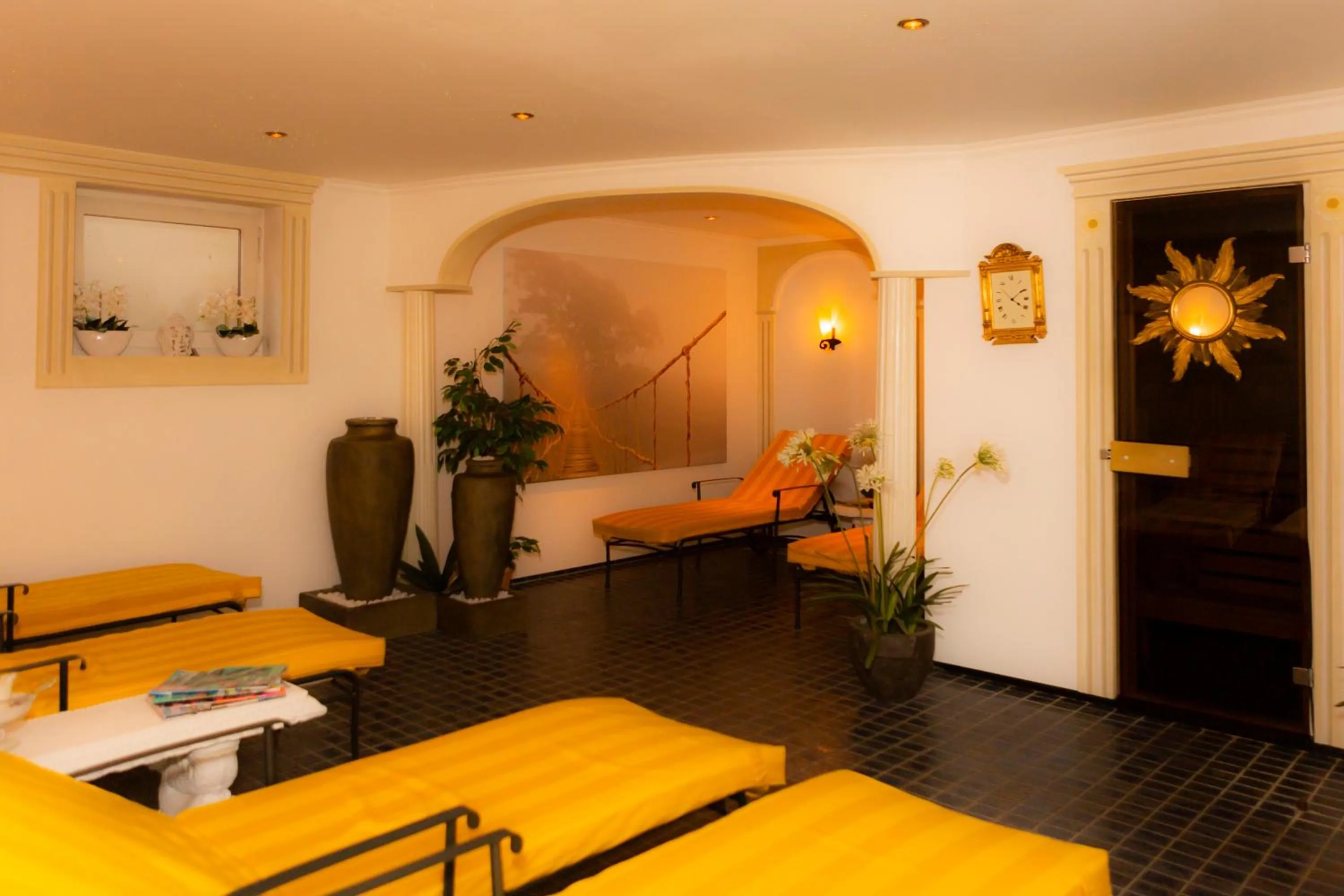 Sauna, Bed in DEVA Achentaler Vitalhotel