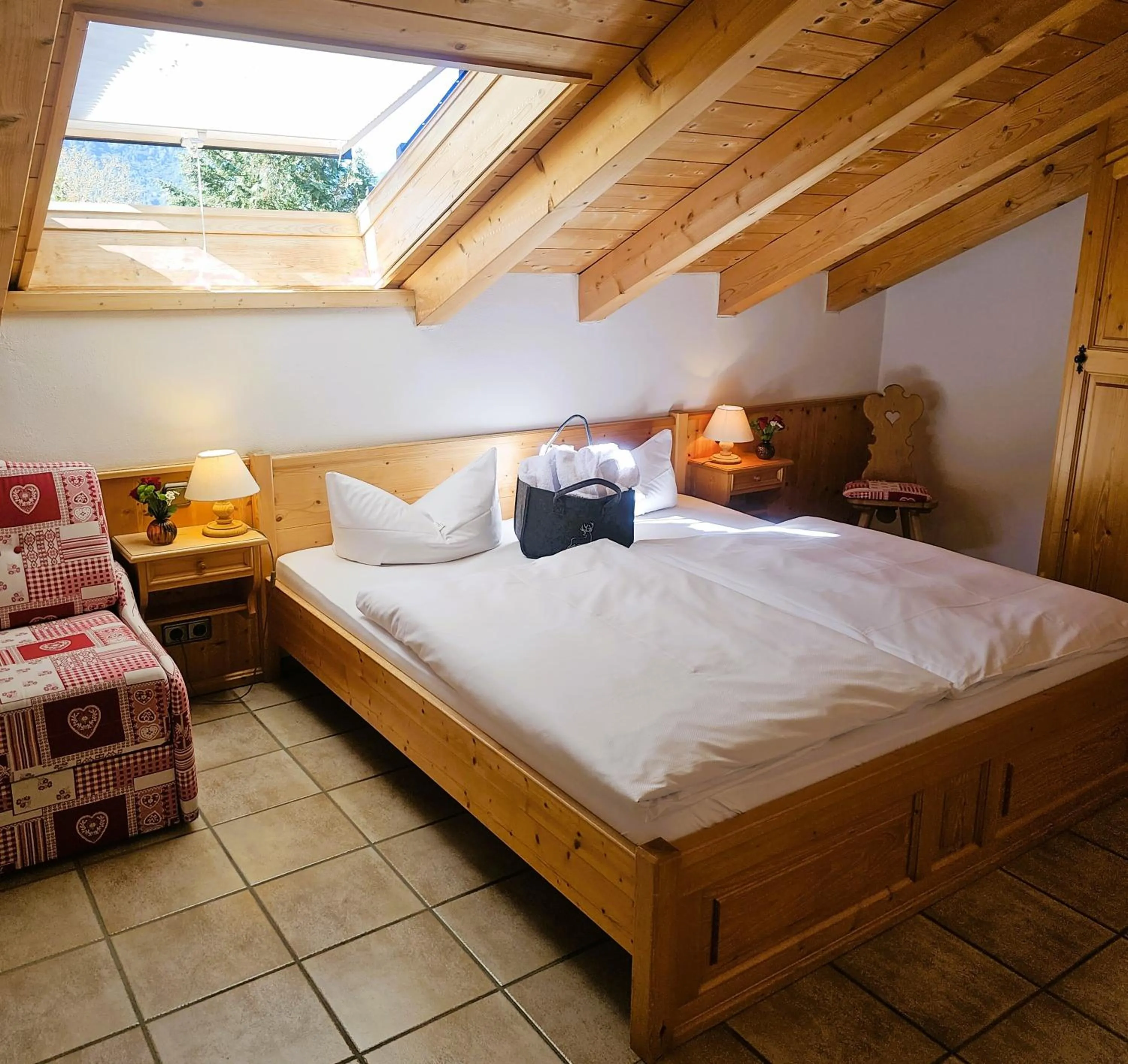 Bedroom, Bed in DEVA Achentaler Vitalhotel