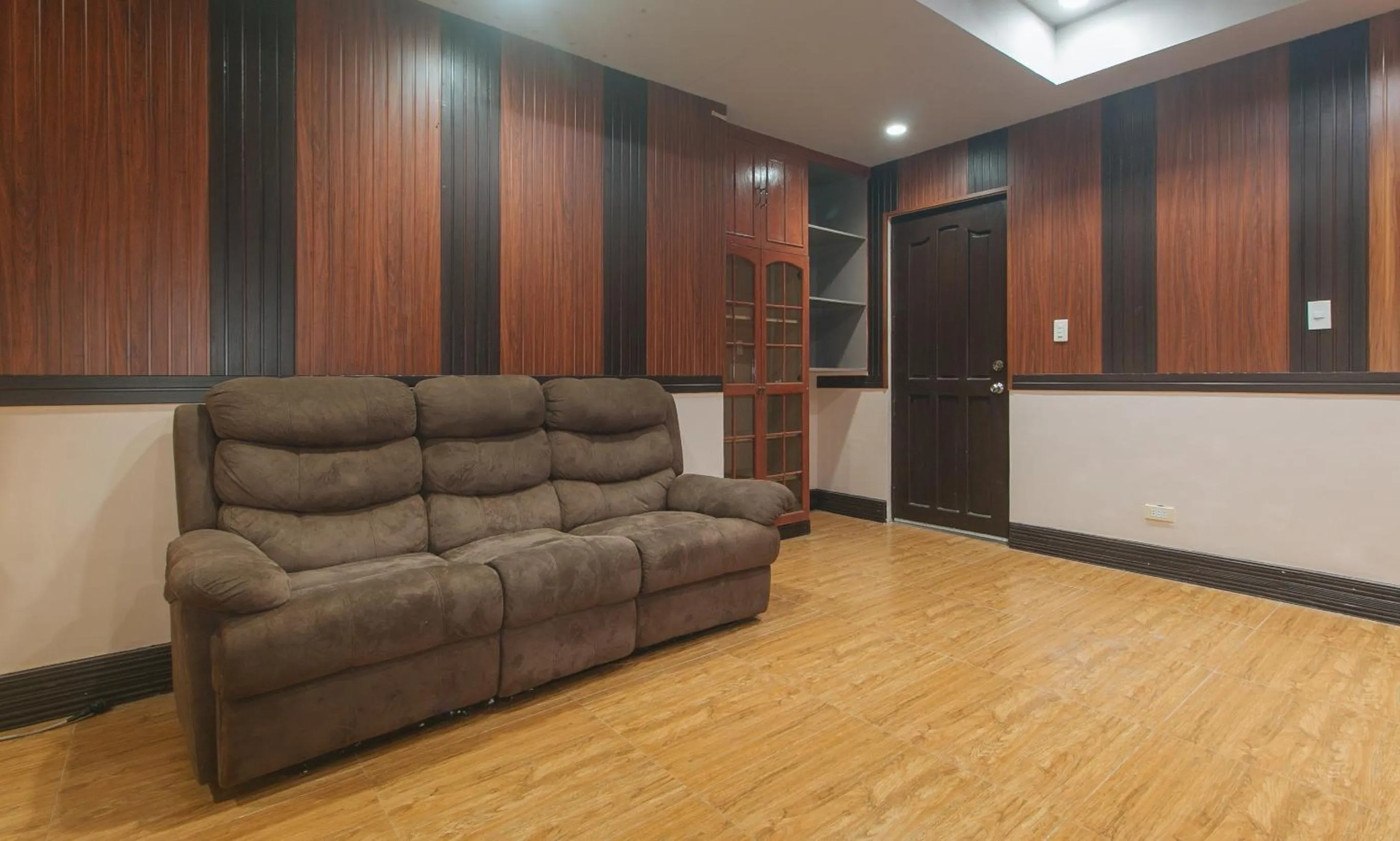 Seating area in RedDoorz Plus at Canley Residential