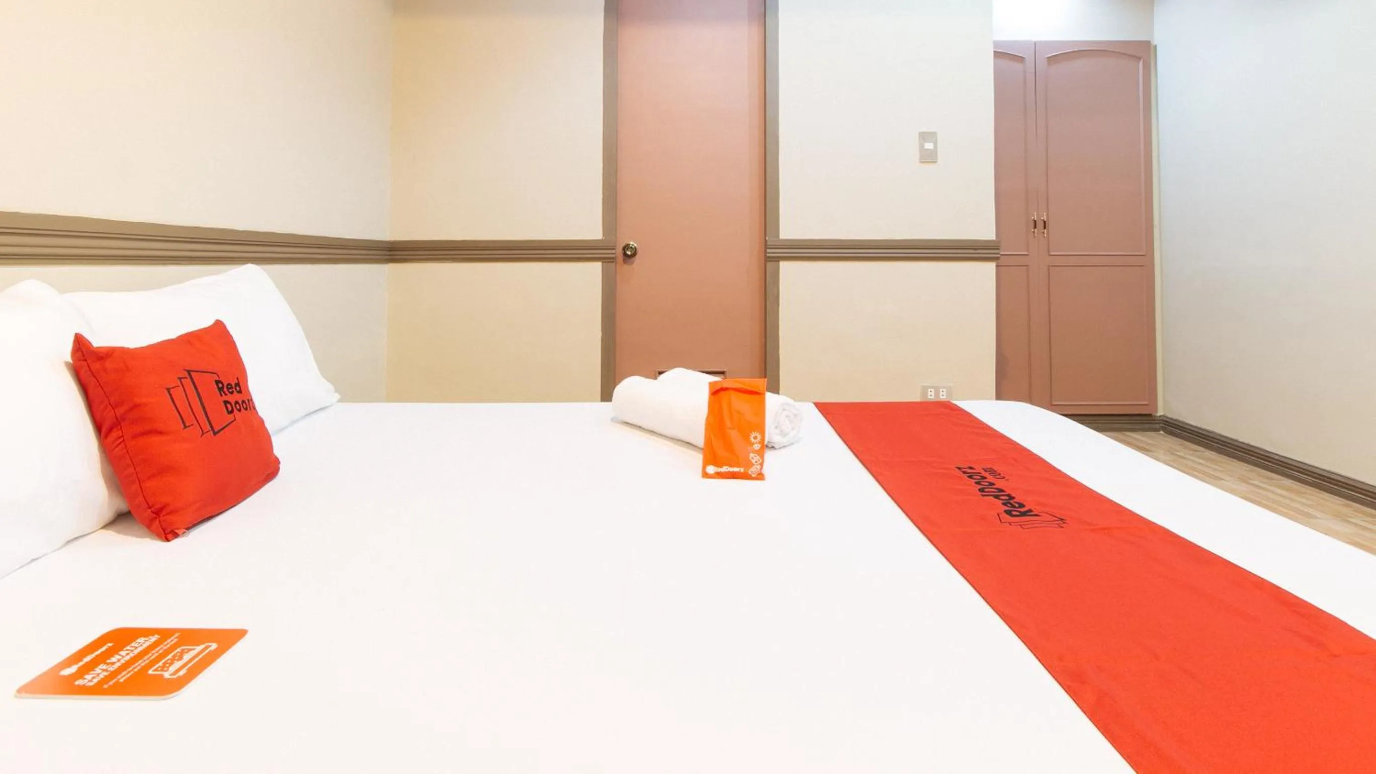 Bedroom, Bed in RedDoorz Plus at Canley Residential