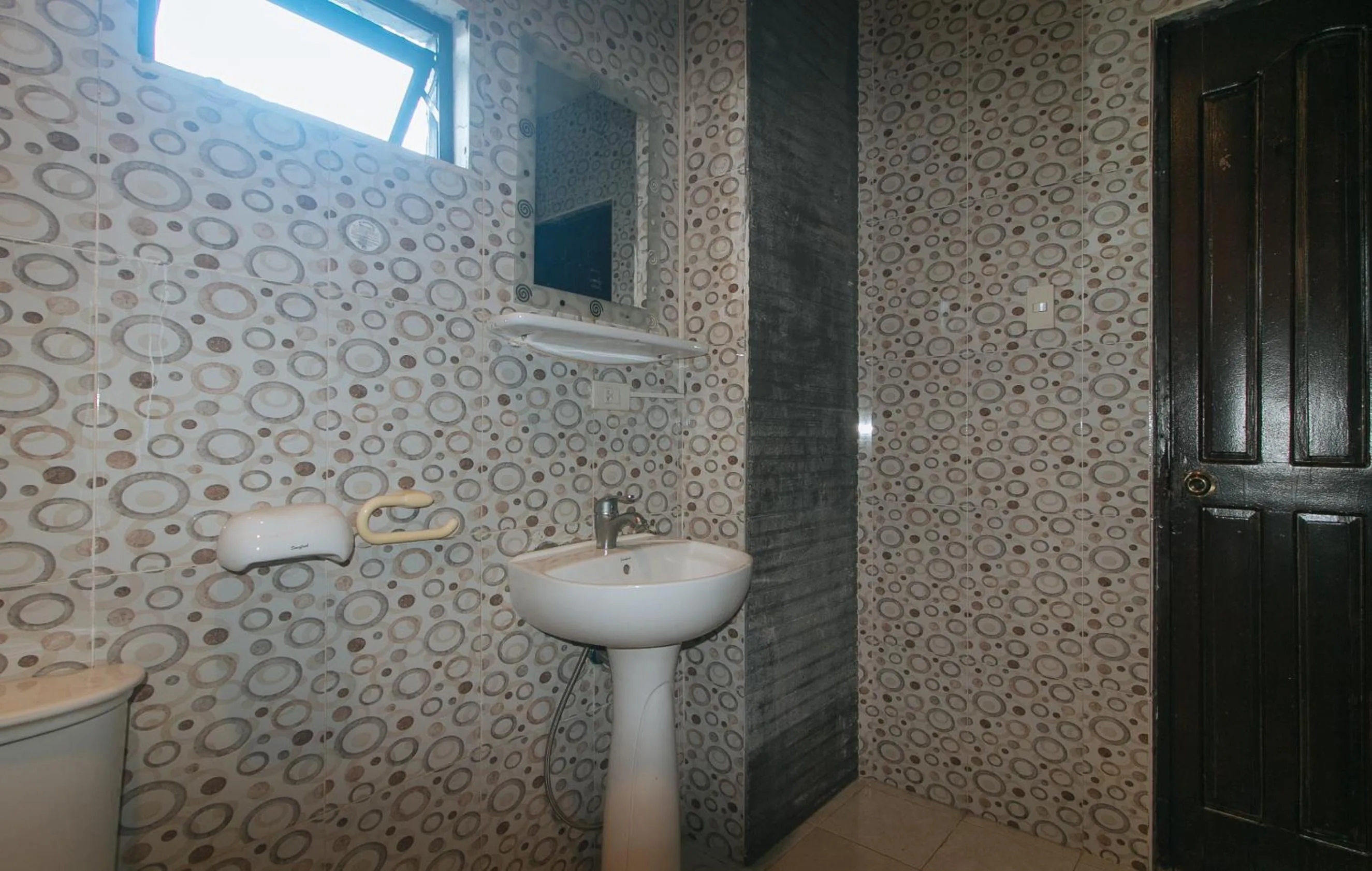 Bathroom in RedDoorz Plus at Canley Residential