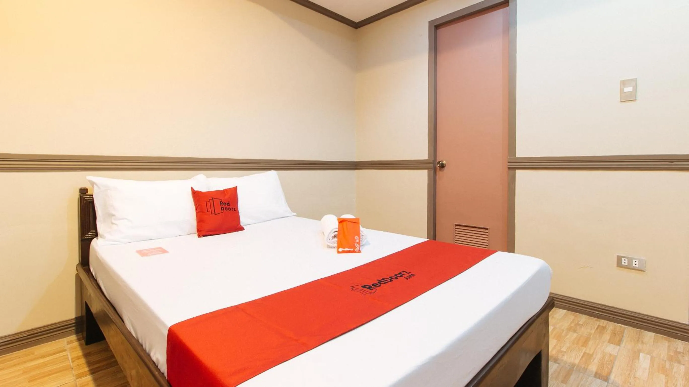 Bedroom, Bed in RedDoorz Plus at Canley Residential