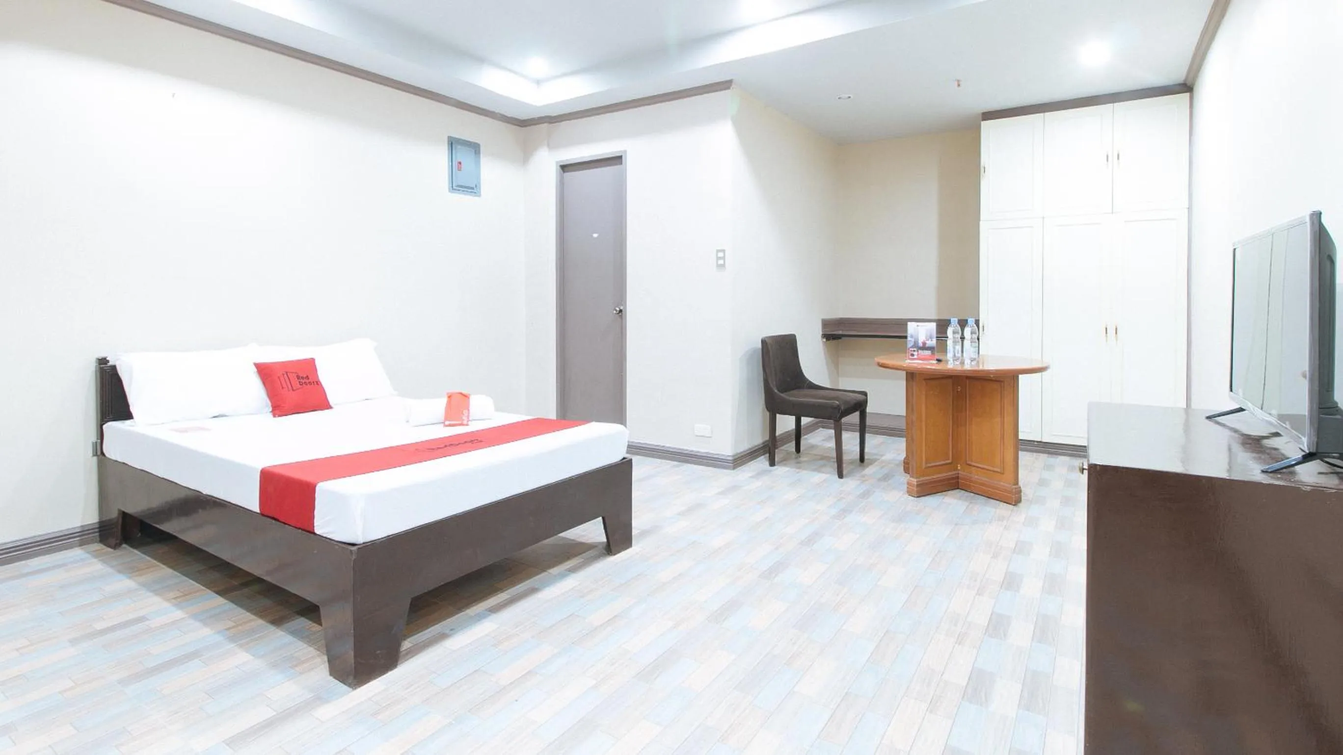 Bedroom, Bed in RedDoorz Plus at Canley Residential